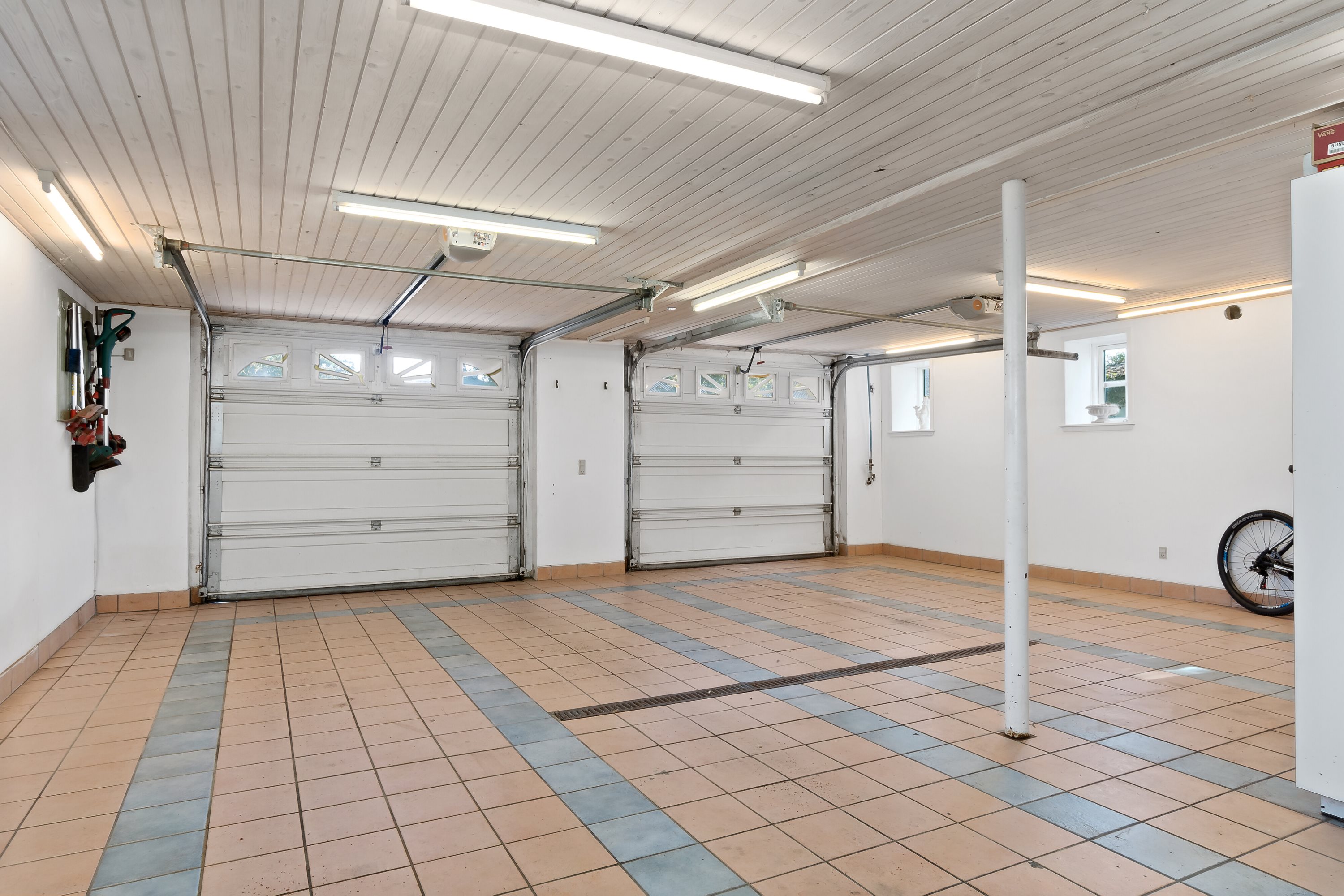 Fremhævet garage billede i fuldskærmstilstand. Billede af Vestergaardsvej 9, 9690 Fjerritslev