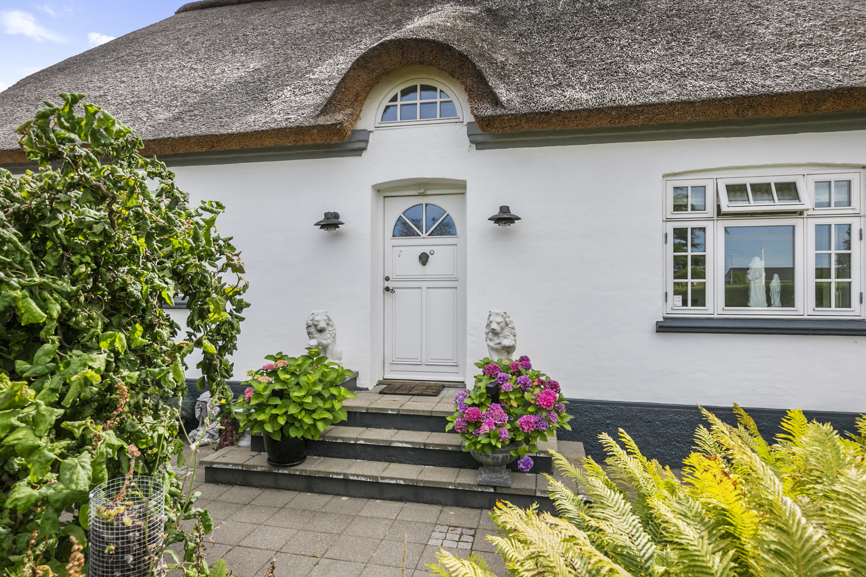 Fremhævet facade billede i fuldskærmstilstand. Billede af Vestergaardsvej 9, 9690 Fjerritslev