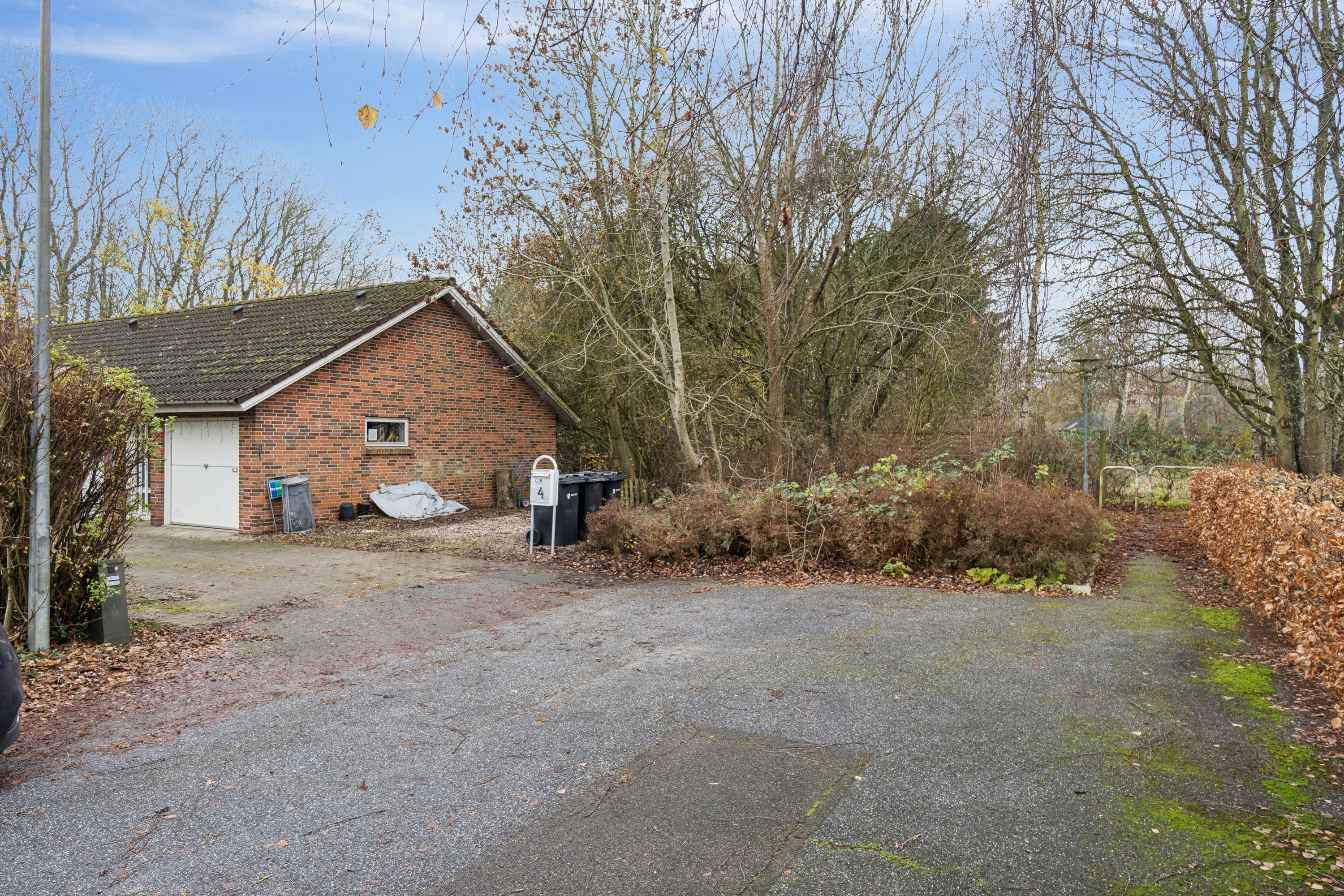 Fremhævet set fra vejen billede i fuldskærmstilstand. Billede af Olufsvej 4, Hyllinge, 4700 Næstved