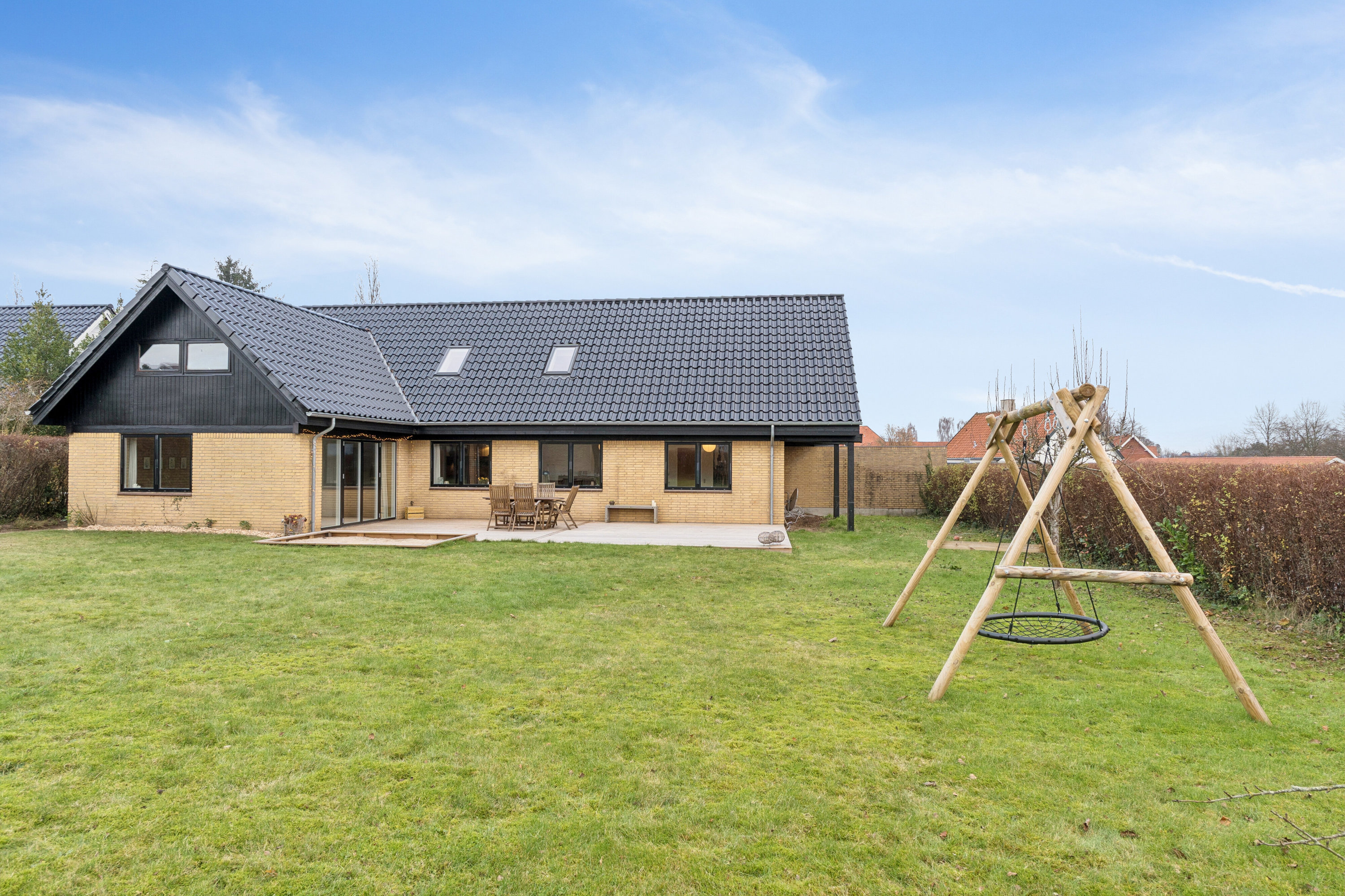Fremhævet set fra haven billede i fuldskærmstilstand. Billede af Fjordvænget 2, Kollund, 6340 Kruså