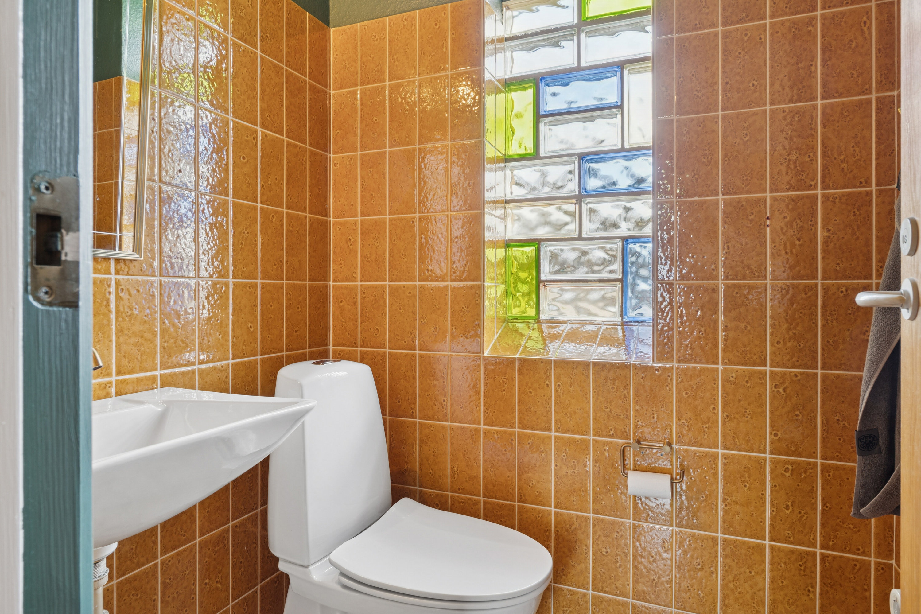 Fremhævet badeværelse billede i fuldskærmstilstand. Billede af Fjordvænget 2, Kollund, 6340 Kruså