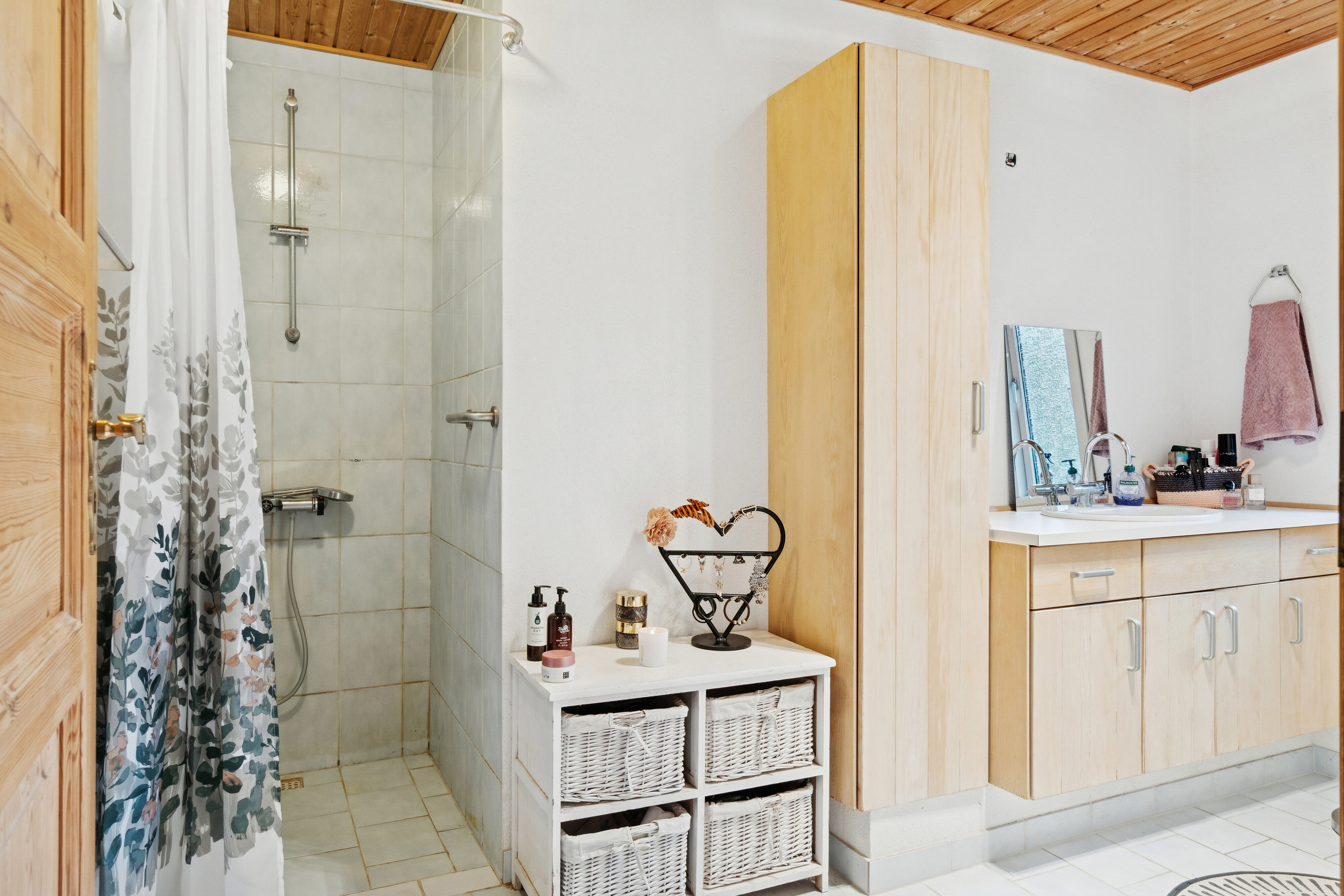 Fremhævet badeværelse billede i fuldskærmstilstand. Billede af Olufsvej 4, Hyllinge, 4700 Næstved