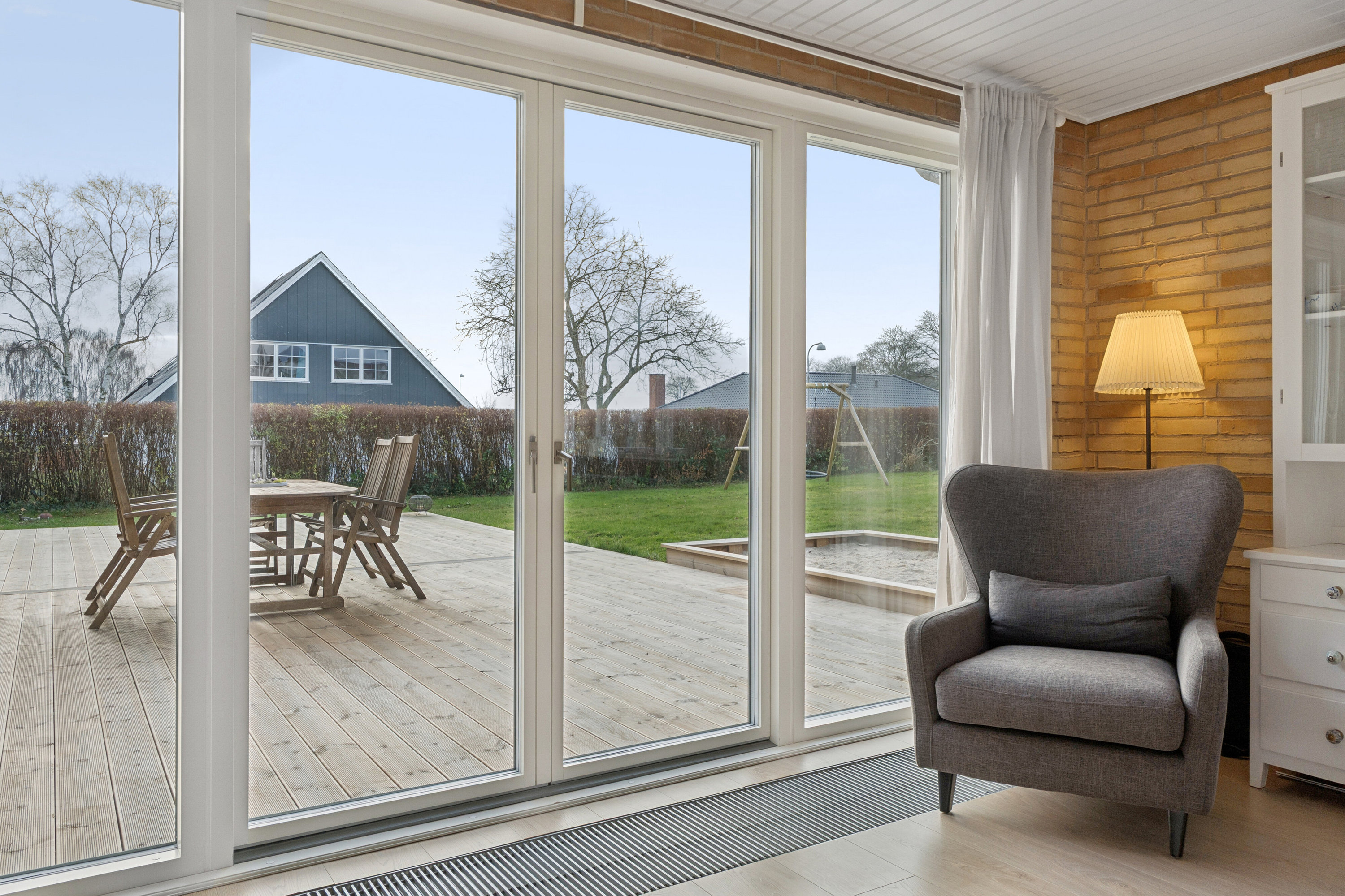 Fremhævet stue billede i fuldskærmstilstand. Billede af Fjordvænget 2, Kollund, 6340 Kruså