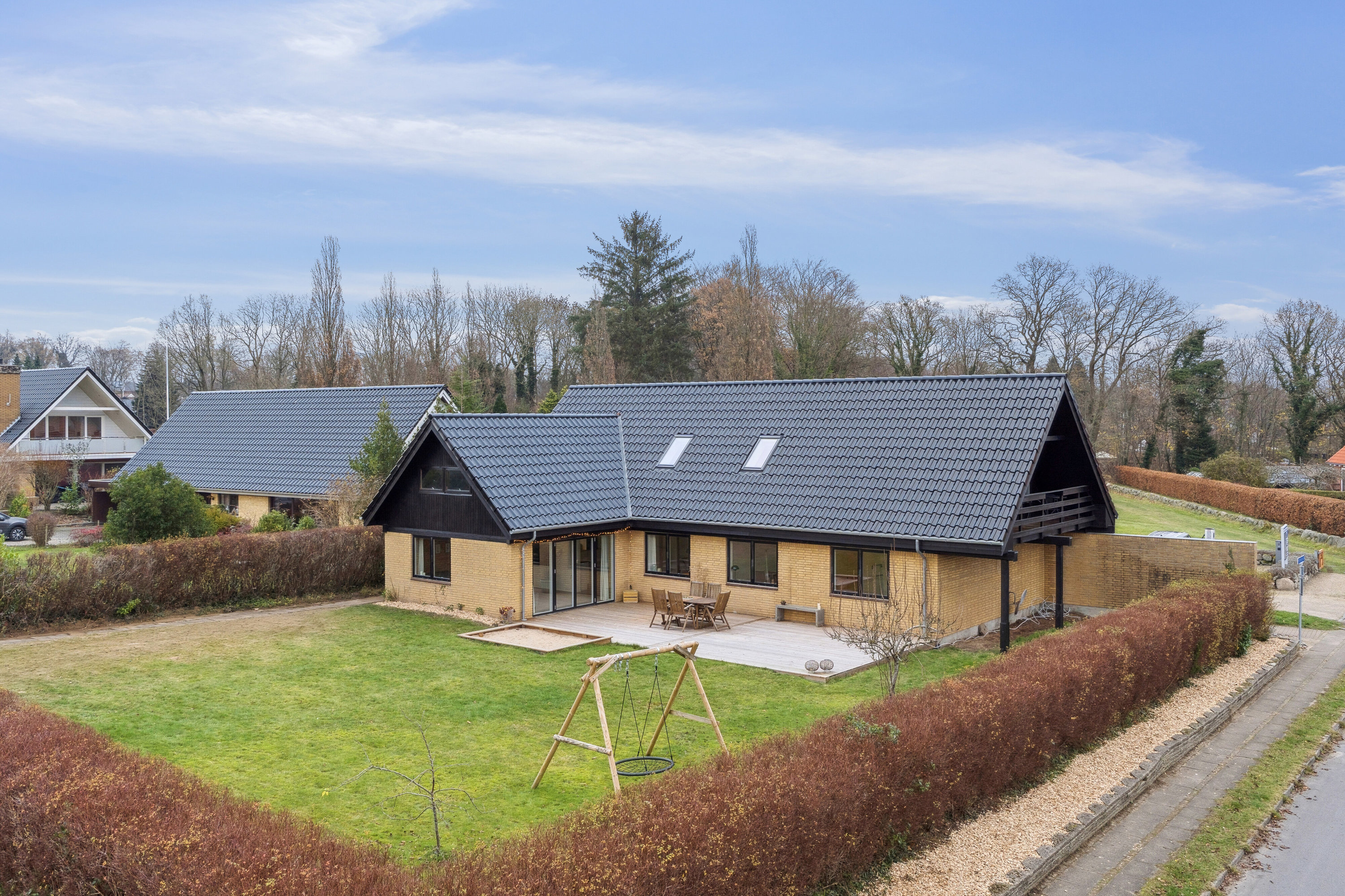 Villa: Set fra vejen på Fjordvænget 2, Kollund, 6340 Kruså