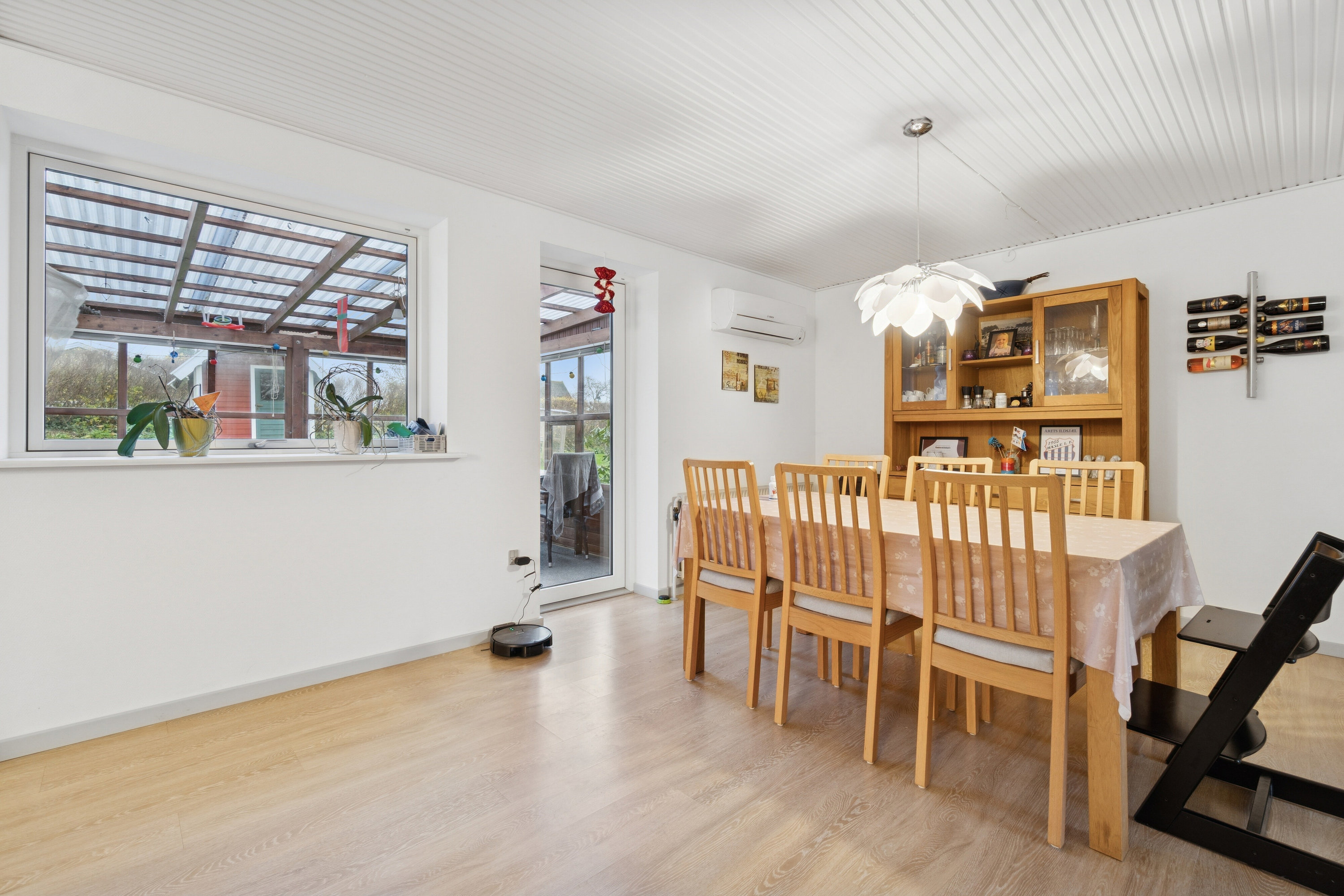 Fremhævet spisestue billede i fuldskærmstilstand. Billede af Ågade 17, Tejn, 3770 Allinge