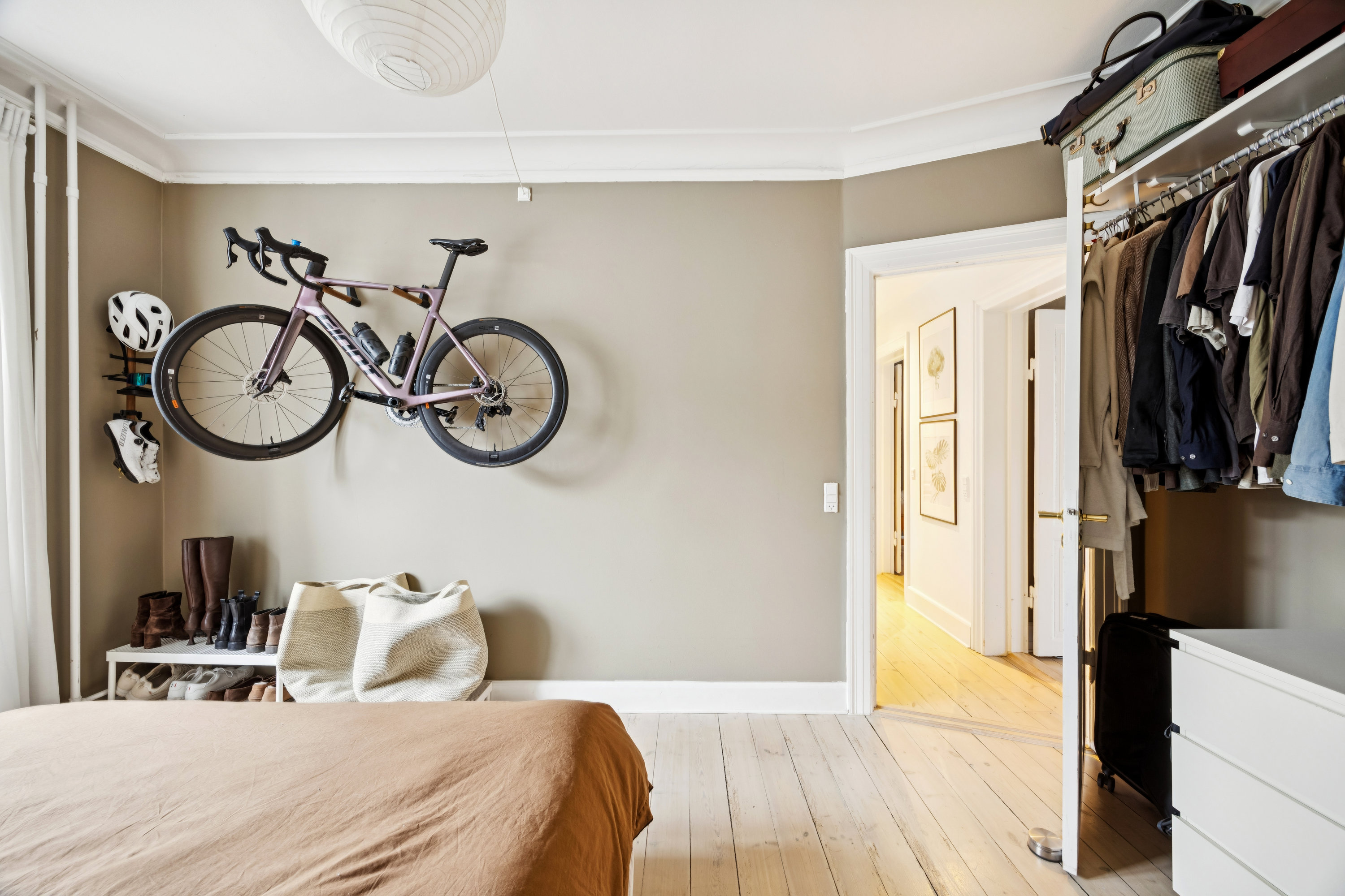 Fremhævet værelse billede i fuldskærmstilstand. Billede af Kong Georgs Vej 6A, st.. tv., 2000 Frederiksberg