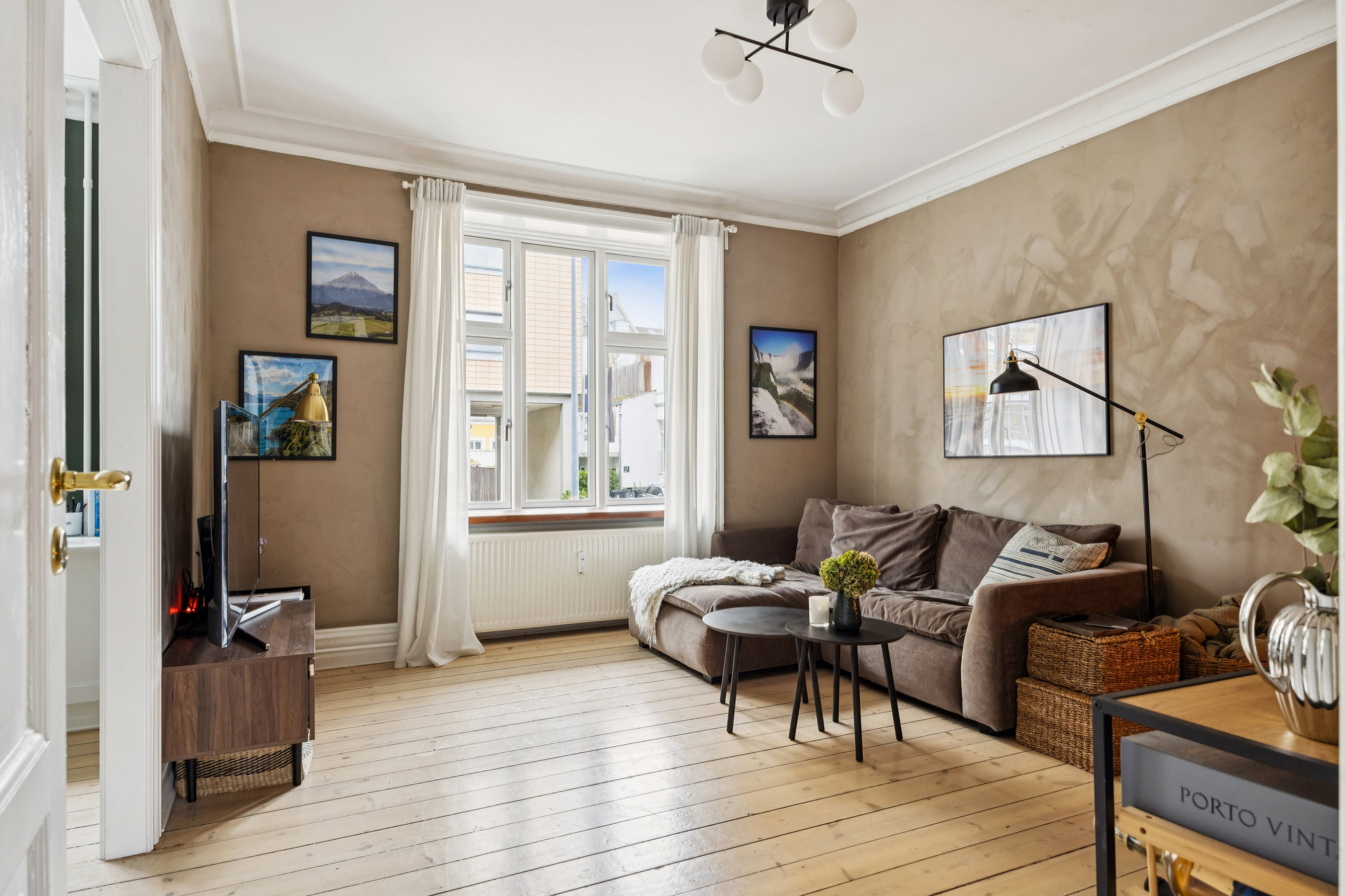 Miniaturebillede 2: værelse. Billede af Kong Georgs Vej 6A, st.. tv., 2000 Frederiksberg