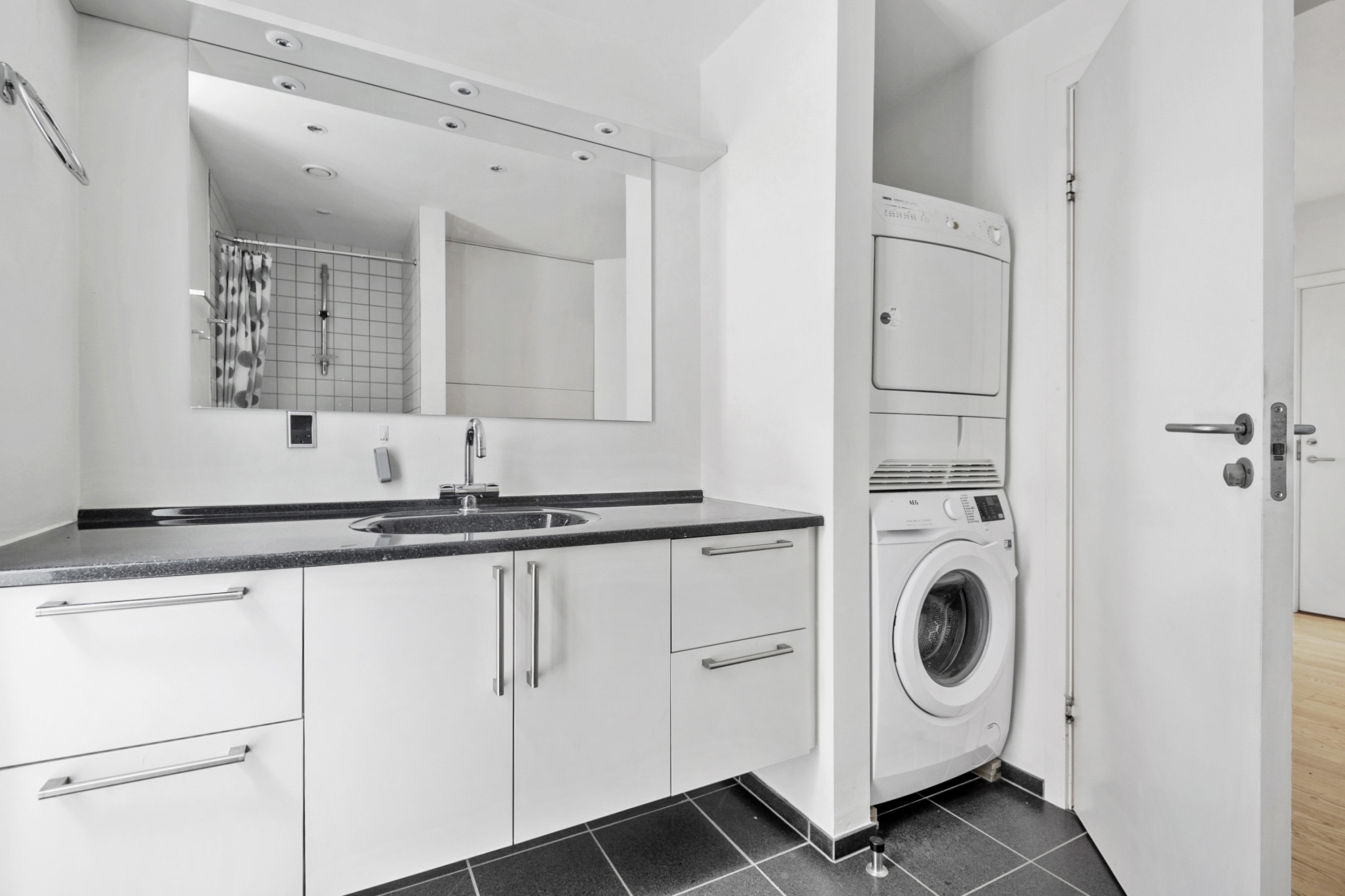 Fremhævet badeværelse billede i fuldskærmstilstand. Billede af Strandbygade 8, 2. 14., 6700 Esbjerg