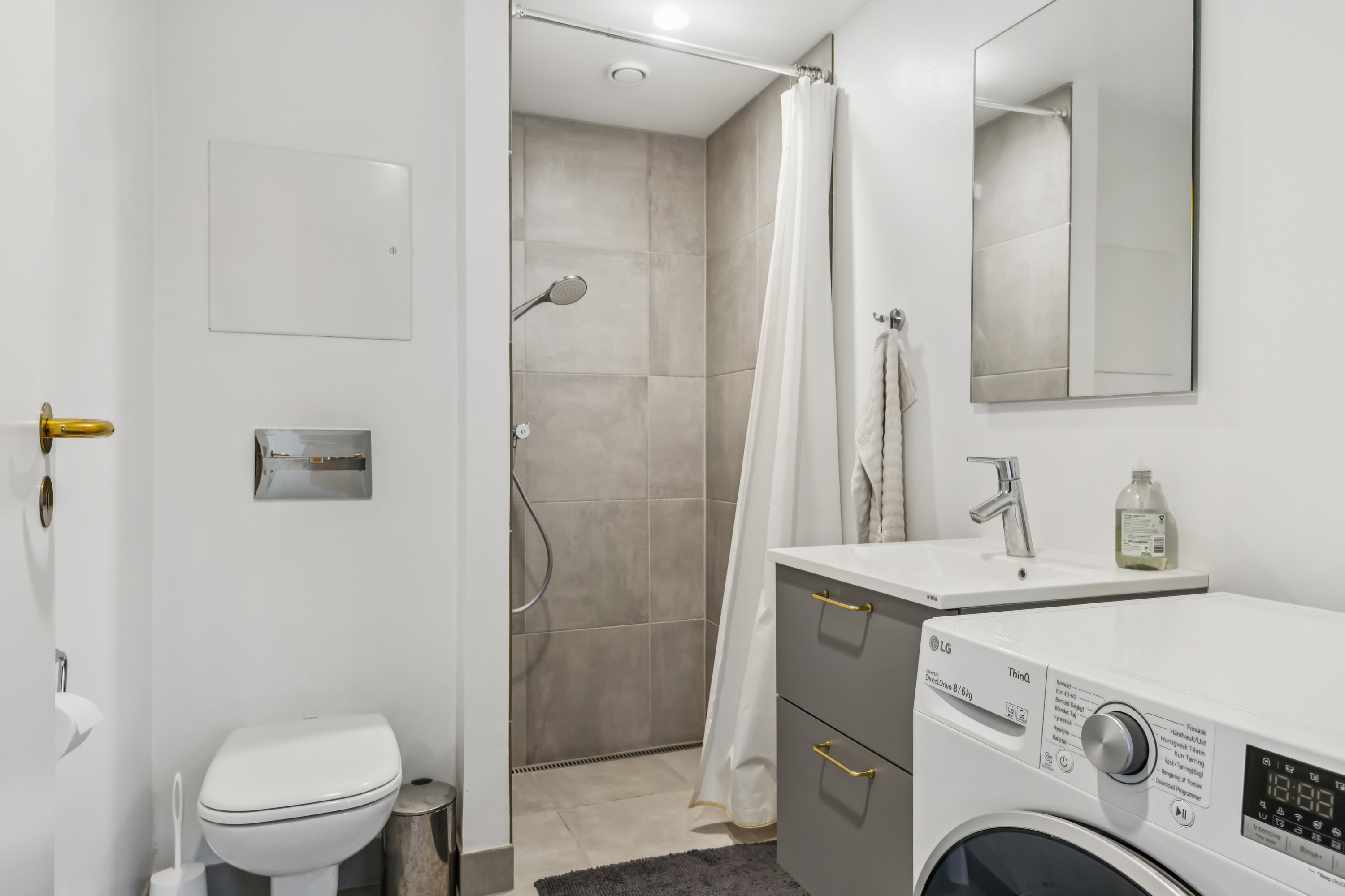 Fremhævet badeværelse billede i fuldskærmstilstand. Billede af Bjerggade 2B, 2. 6., 4600 Køge