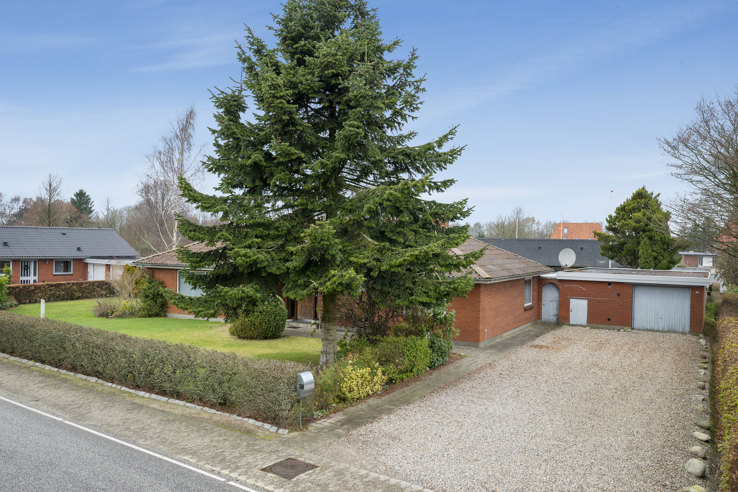 Fremhævet facade billede i fuldskærmstilstand. Billede af Kærvej 38, Jejsing, 6270 Tønder