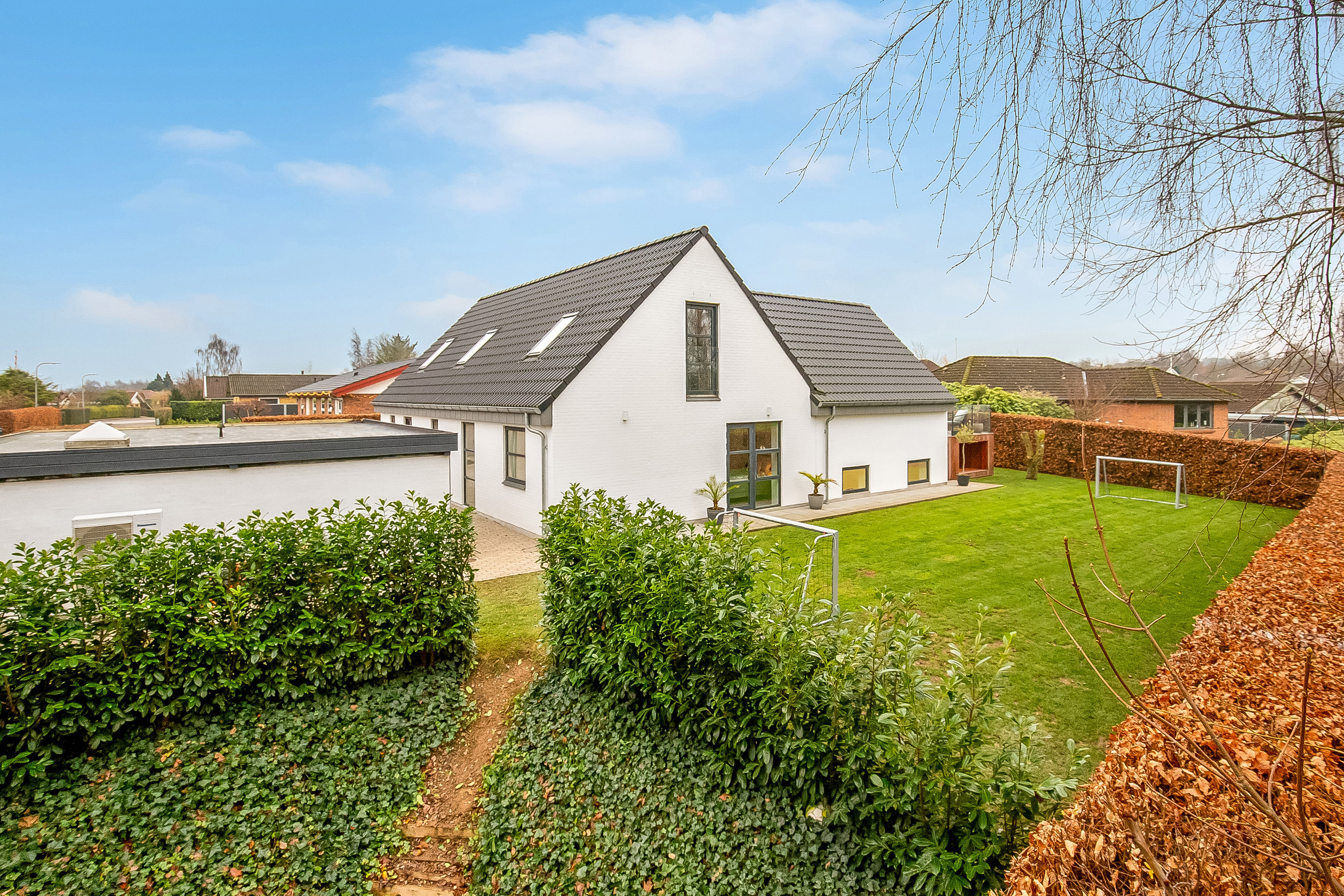 Fremhævet mastefoto billede i fuldskærmstilstand. Billede af Borggårdsparken 35, 7080 Børkop