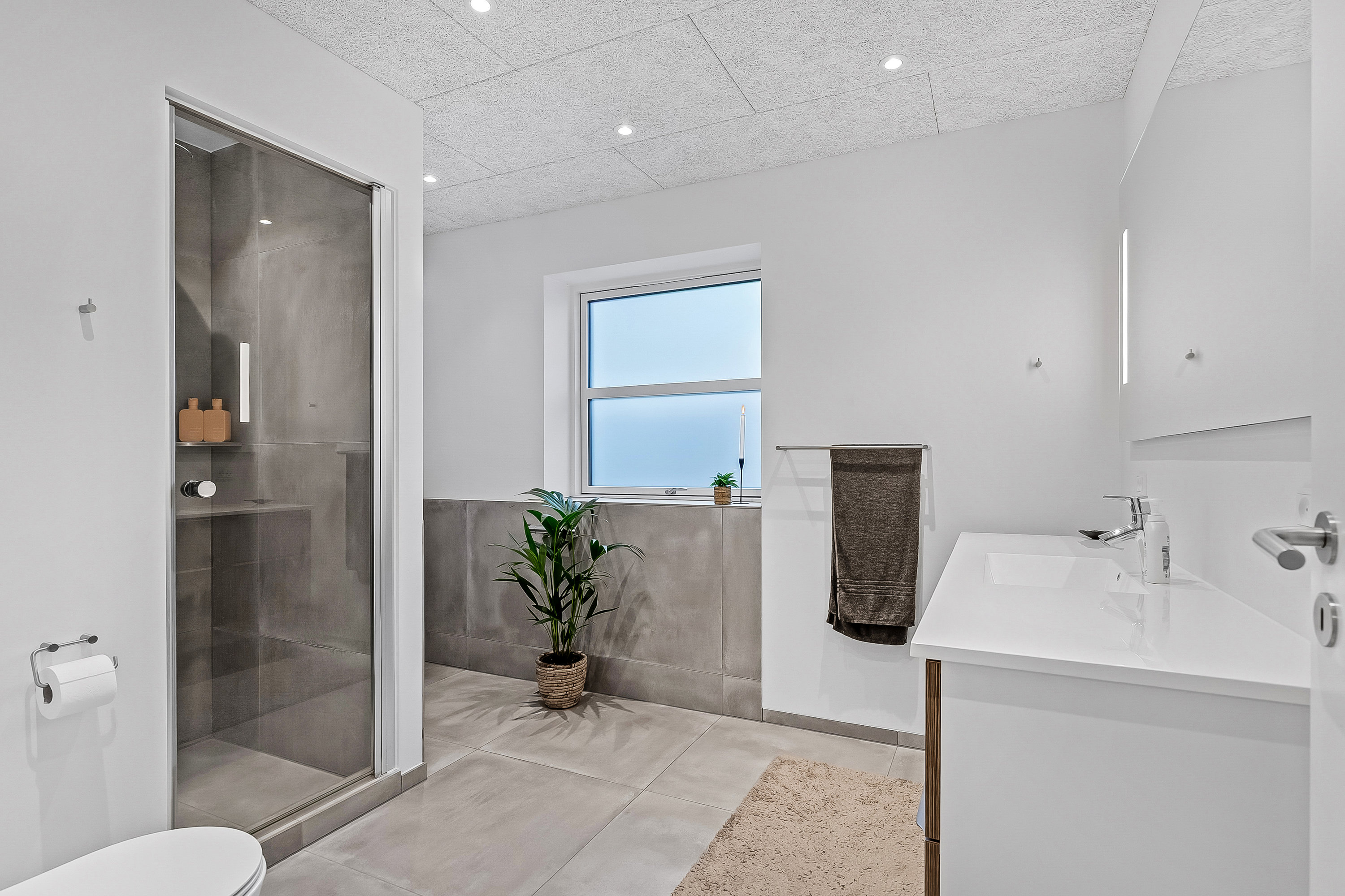 Fremhævet badeværelse billede i fuldskærmstilstand. Billede af Borggårdsparken 35, 7080 Børkop