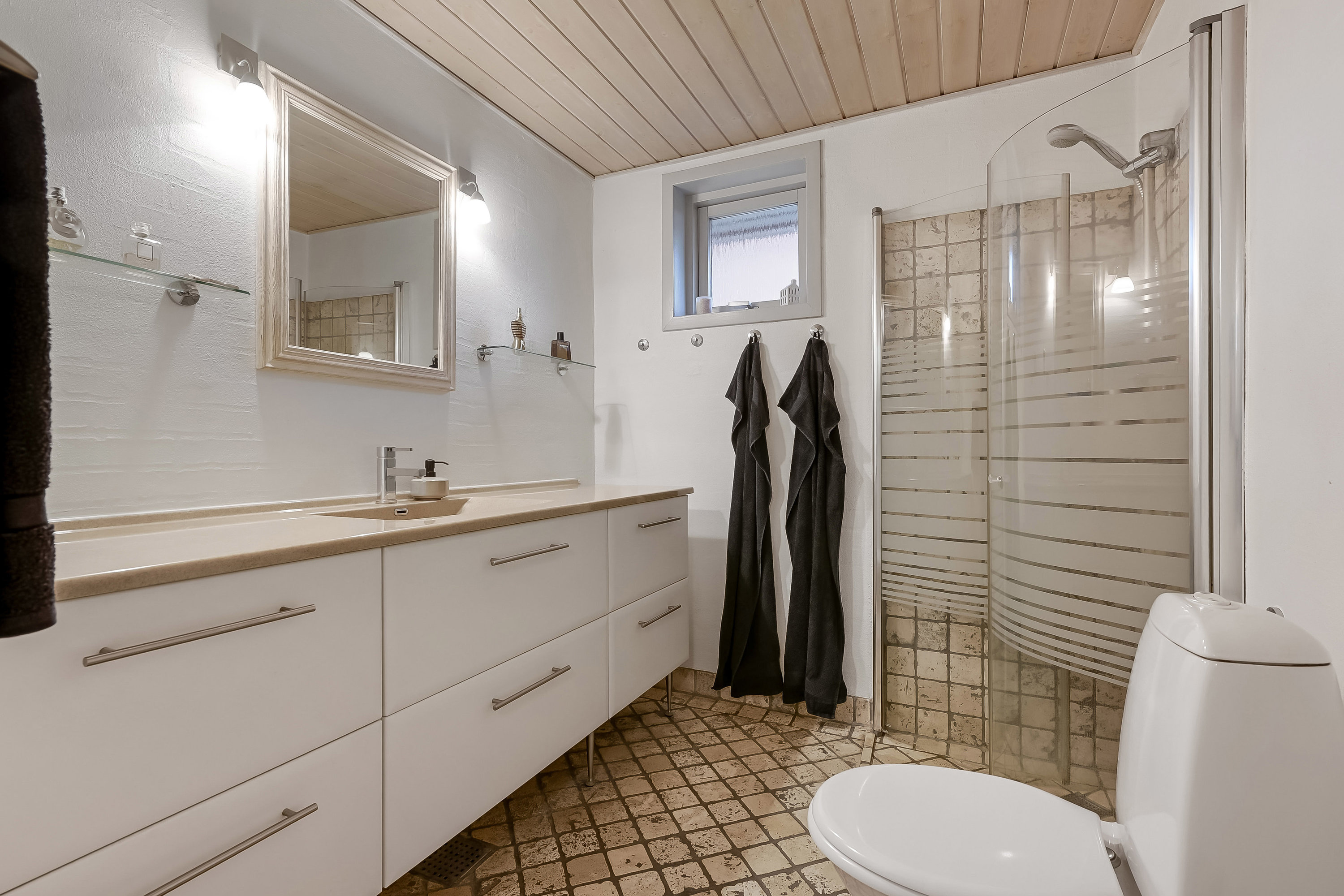 Fremhævet badeværelse billede i fuldskærmstilstand. Billede af Ingemanns Alle 151, 6700 Esbjerg