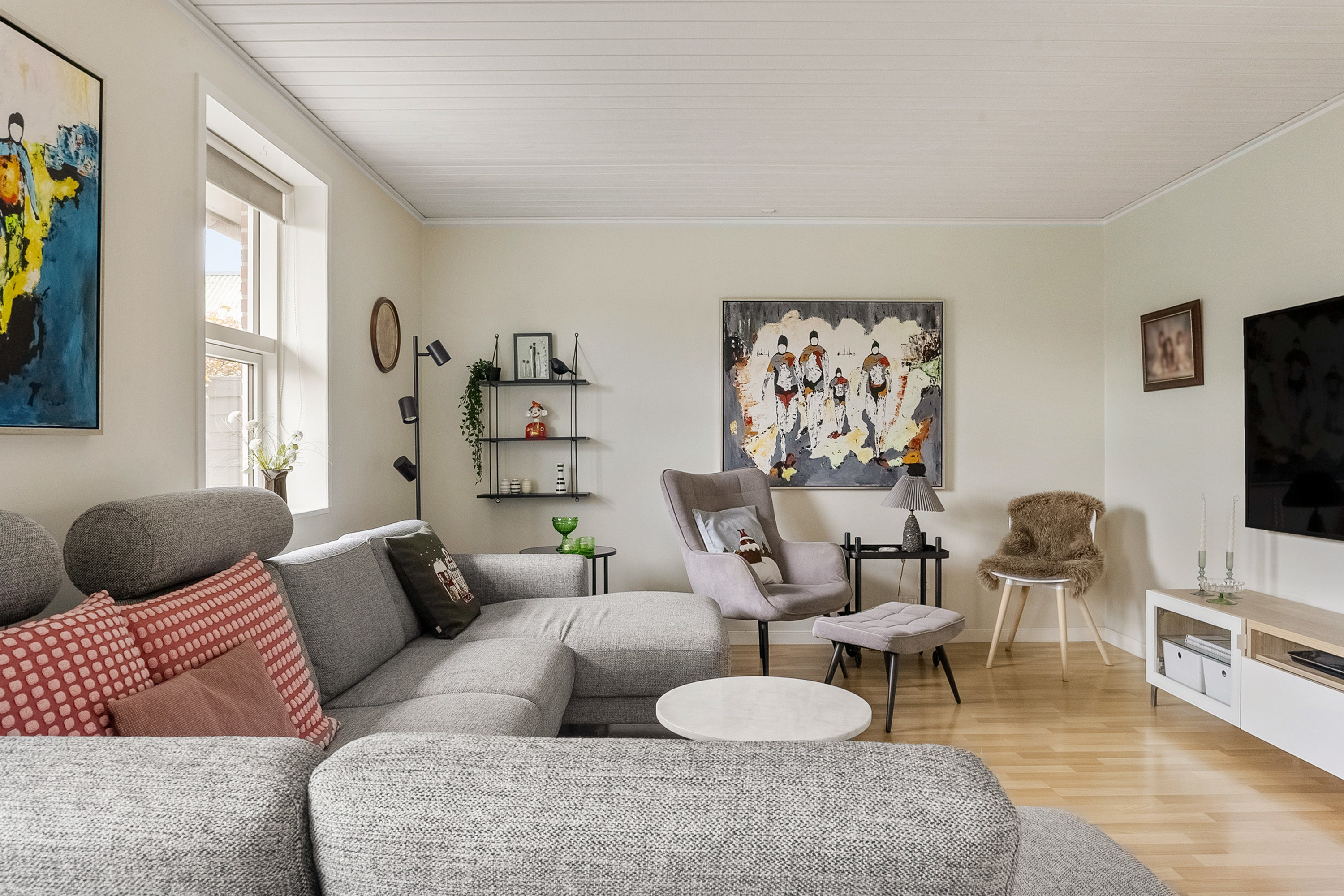 Fremhævet stue billede i fuldskærmstilstand. Billede af Søndervangen 13, Korning, 8700 Horsens