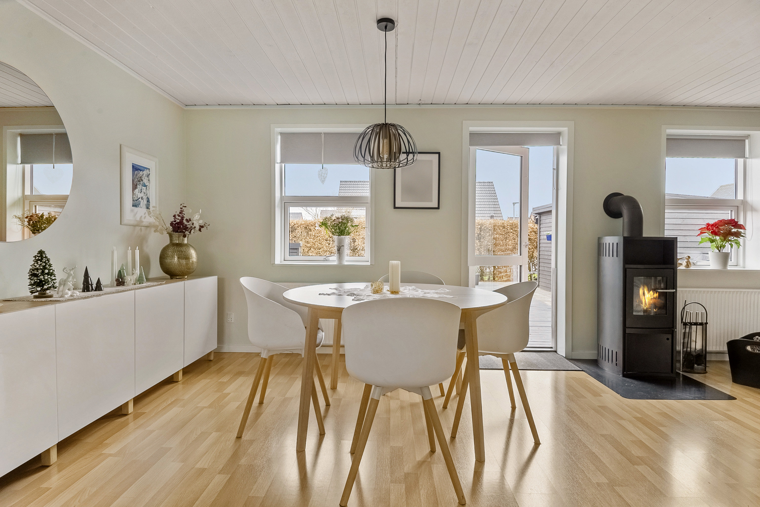 Fremhævet spisestue billede i fuldskærmstilstand. Billede af Søndervangen 13, Korning, 8700 Horsens