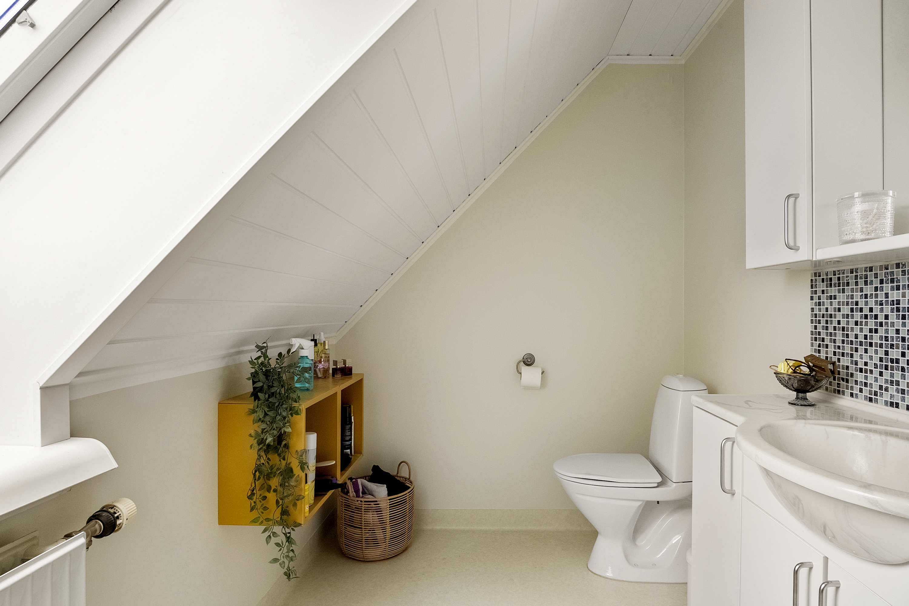 Fremhævet toilet billede i fuldskærmstilstand. Billede af Søndervangen 13, Korning, 8700 Horsens