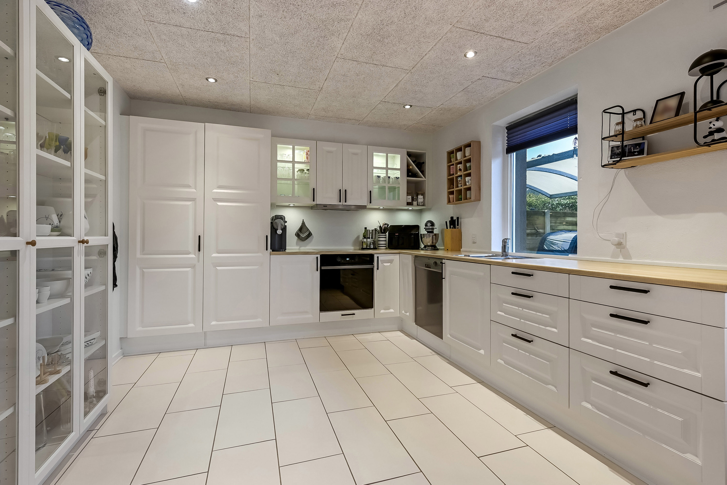 Fremhævet køkken billede i fuldskærmstilstand. Billede af Troldholmvej 4, Vrøgum, 6840 Oksbøl