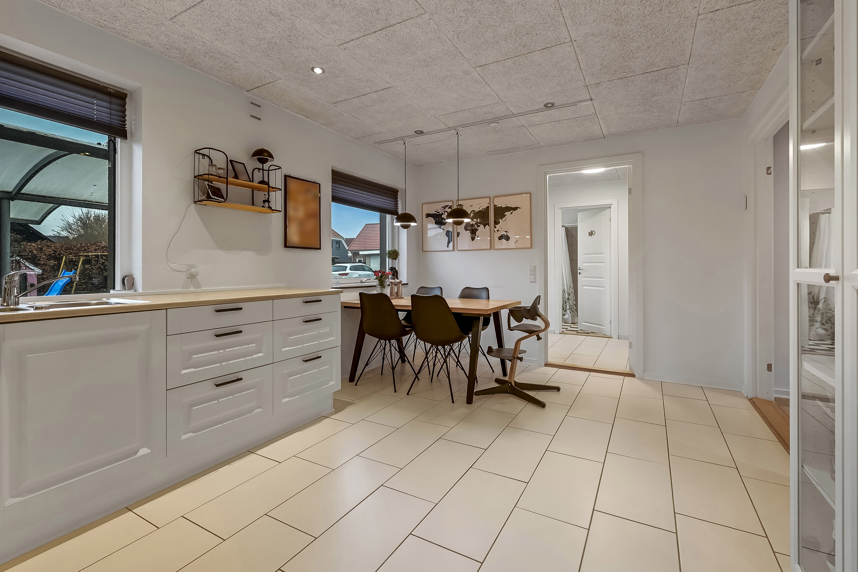 Fremhævet køkken billede i fuldskærmstilstand. Billede af Troldholmvej 4, Vrøgum, 6840 Oksbøl