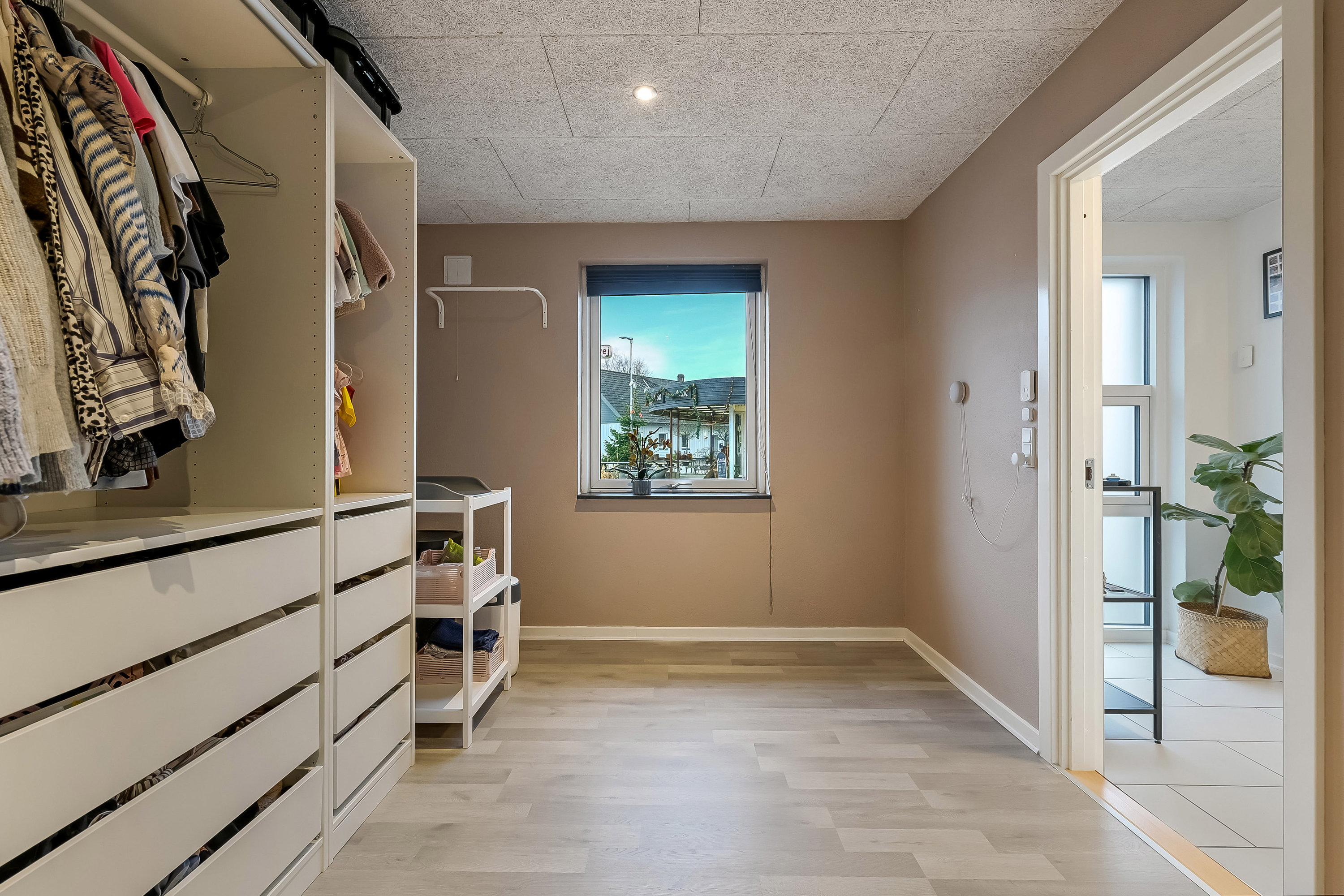 Fremhævet andet billede i fuldskærmstilstand. Billede af Troldholmvej 4, Vrøgum, 6840 Oksbøl