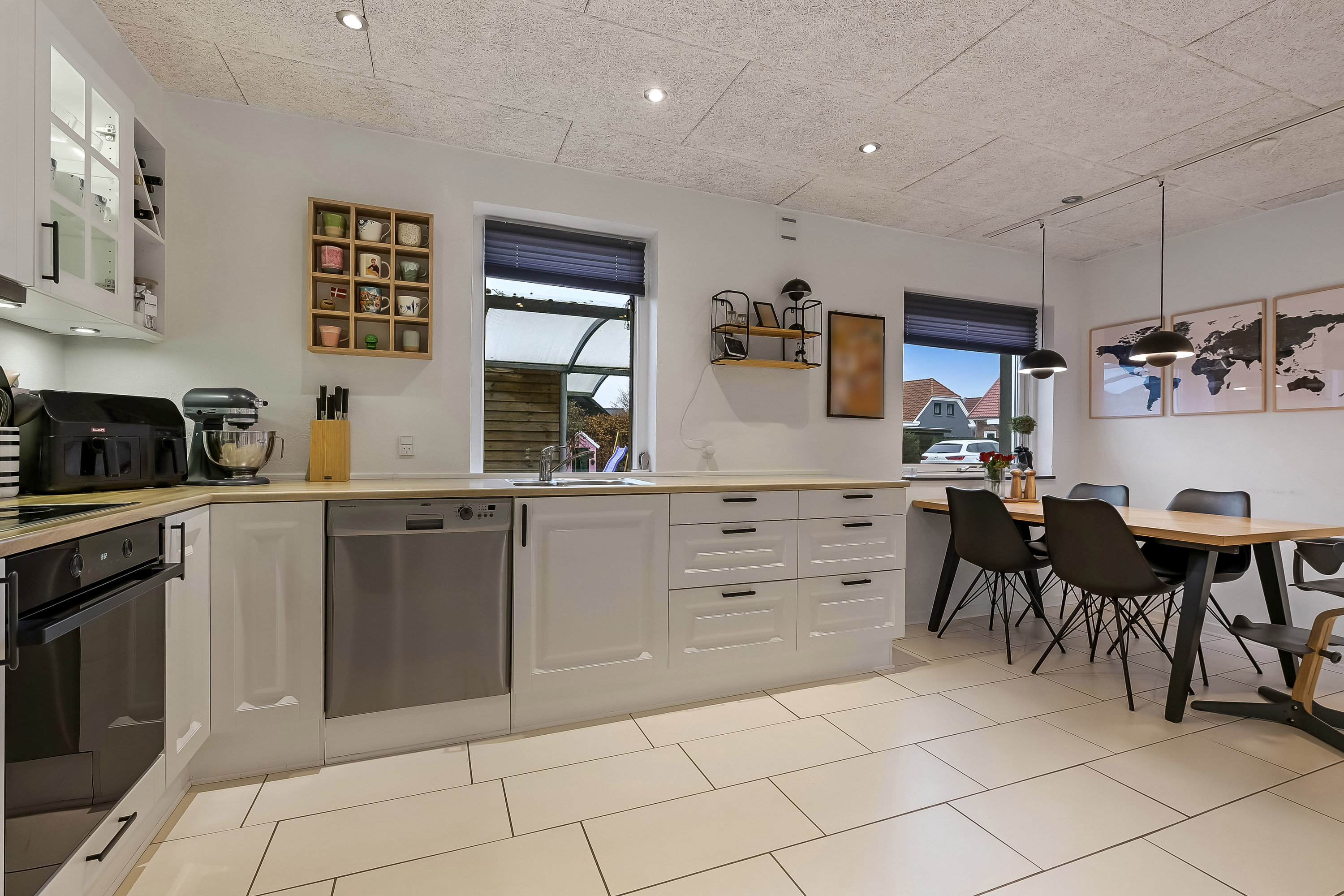 Fremhævet køkken billede i fuldskærmstilstand. Billede af Troldholmvej 4, Vrøgum, 6840 Oksbøl