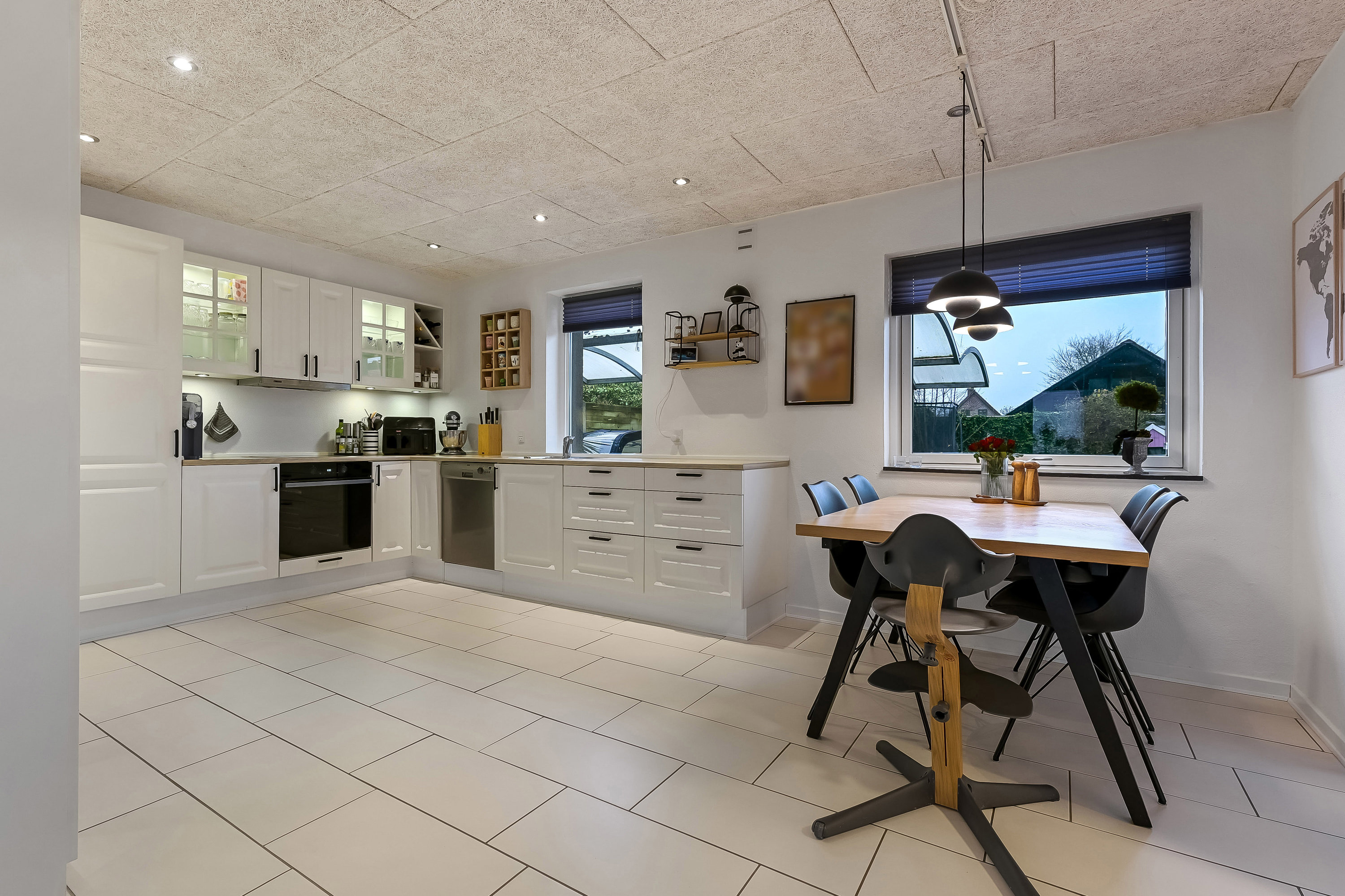 Fremhævet køkken billede i fuldskærmstilstand. Billede af Troldholmvej 4, Vrøgum, 6840 Oksbøl