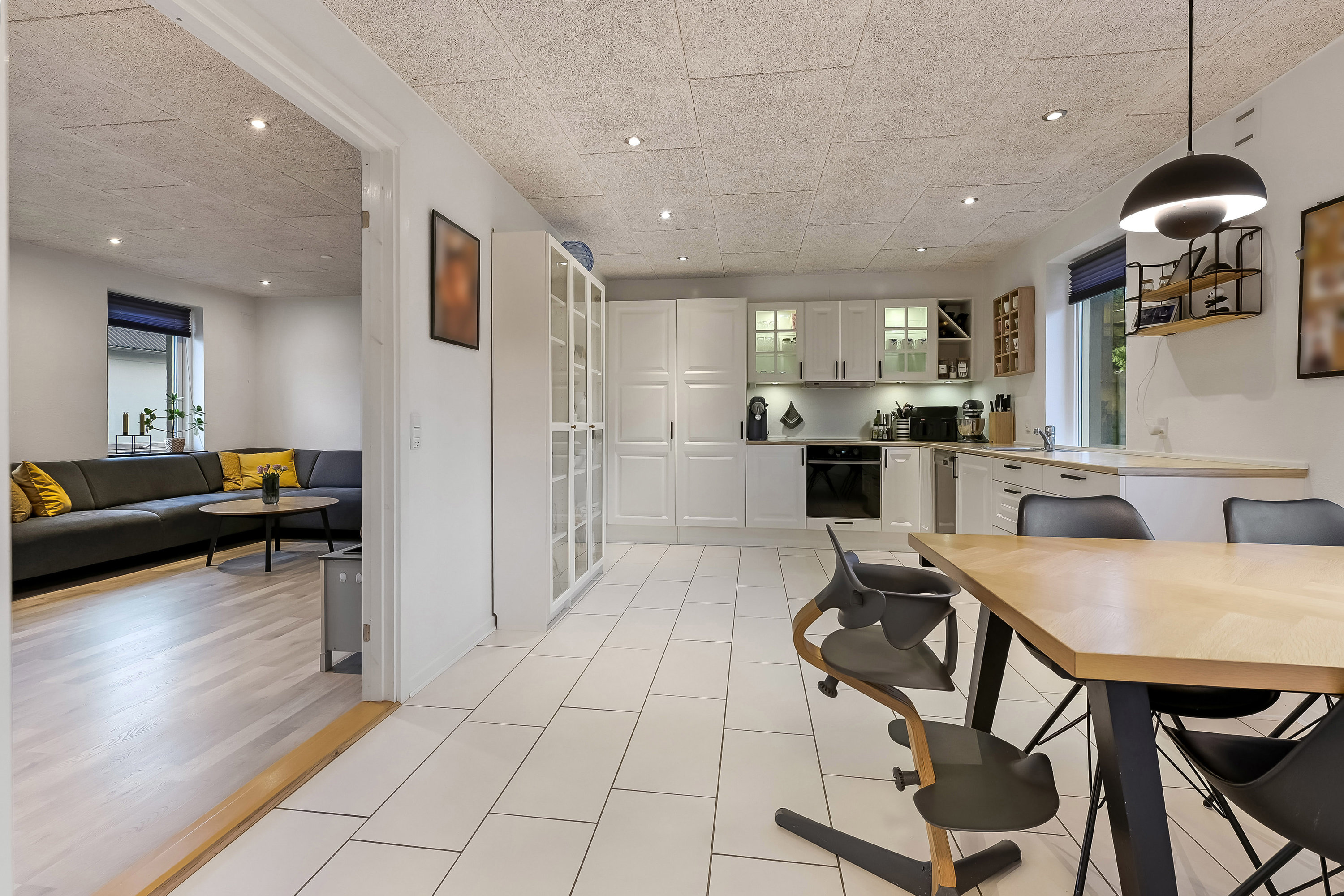 Fremhævet køkken billede i fuldskærmstilstand. Billede af Troldholmvej 4, Vrøgum, 6840 Oksbøl