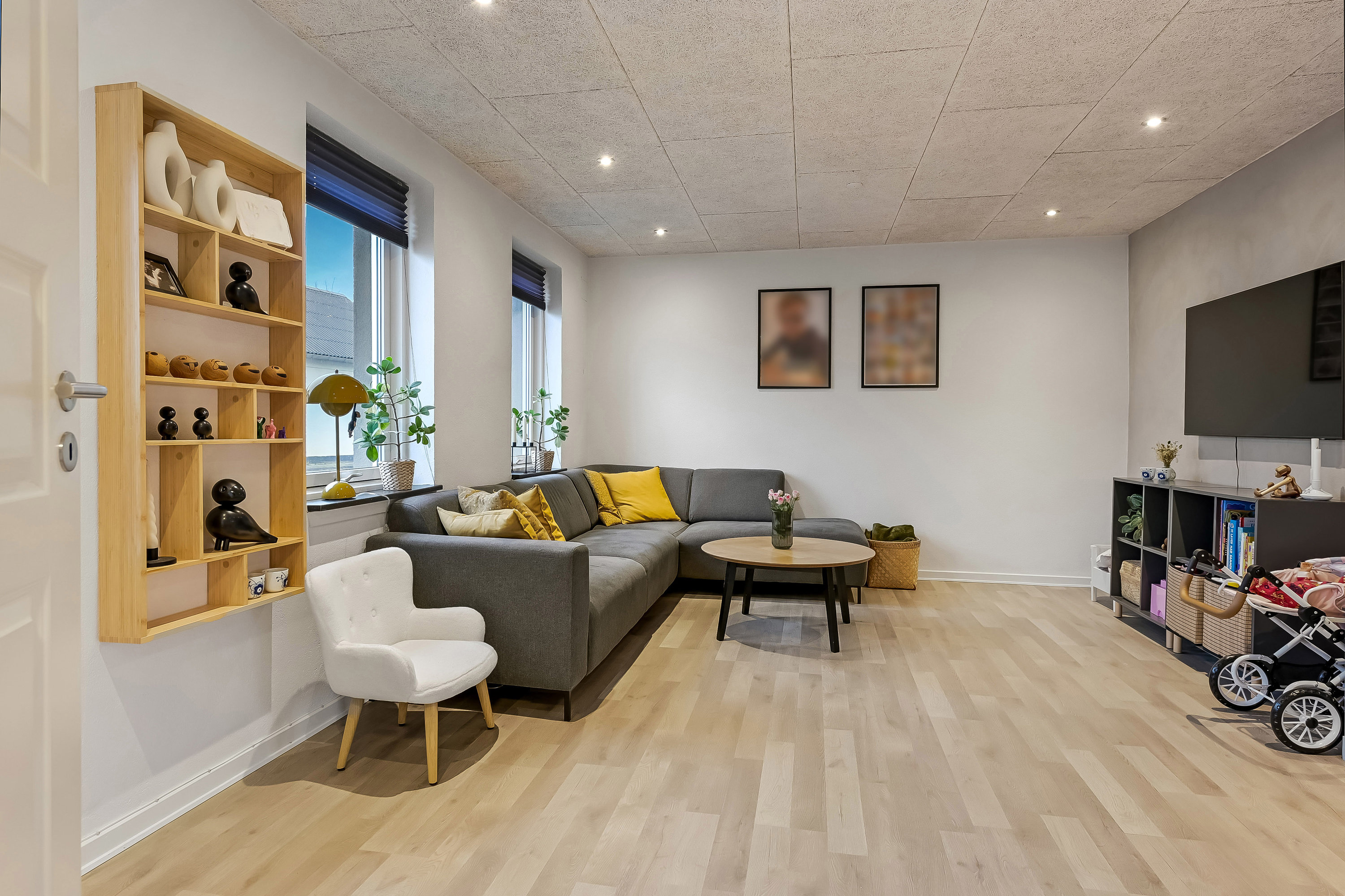 Fremhævet stue billede i fuldskærmstilstand. Billede af Troldholmvej 4, Vrøgum, 6840 Oksbøl