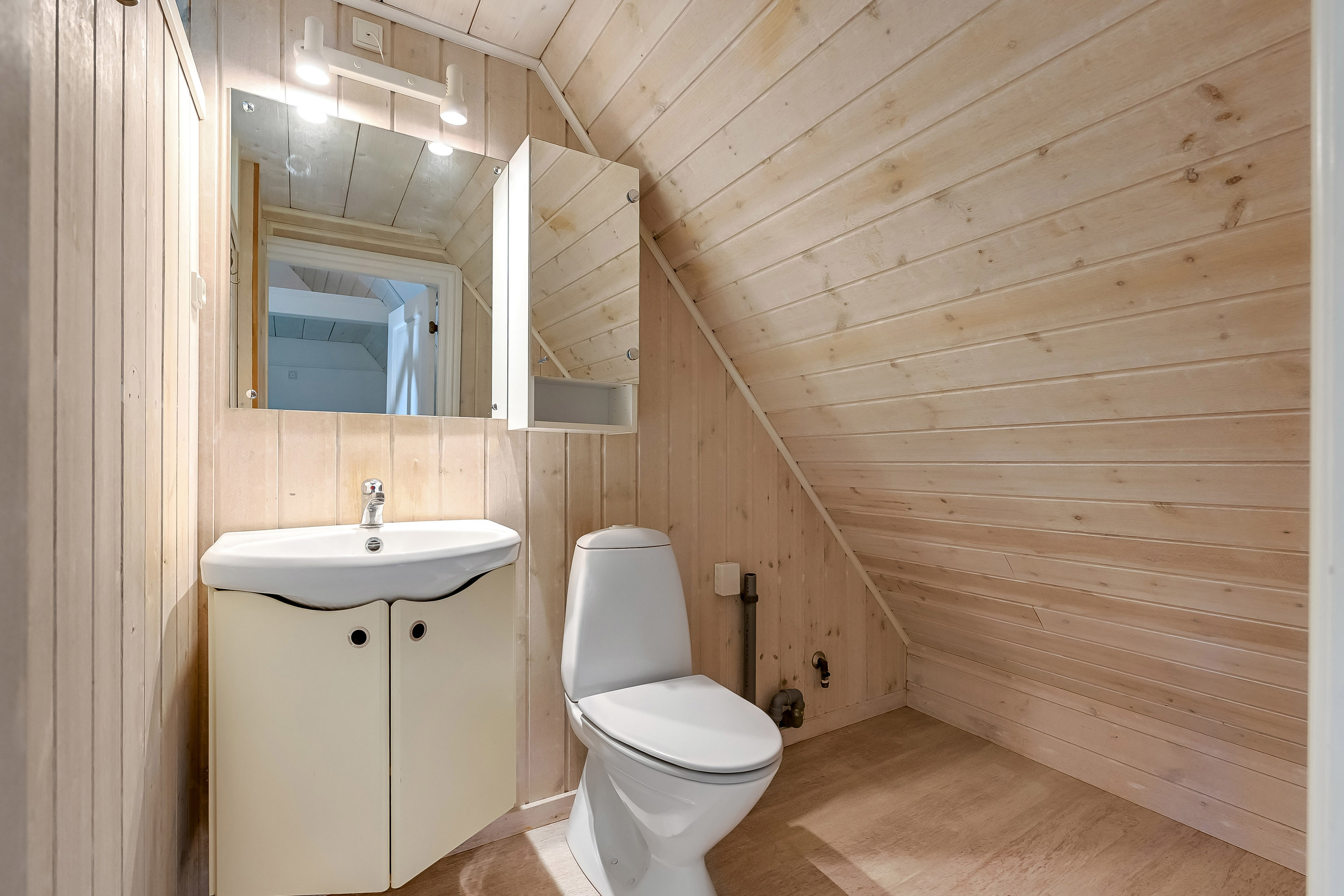 Fremhævet toilet billede i fuldskærmstilstand. Billede af Møllesti 8, Nordby, 6720 Fanø