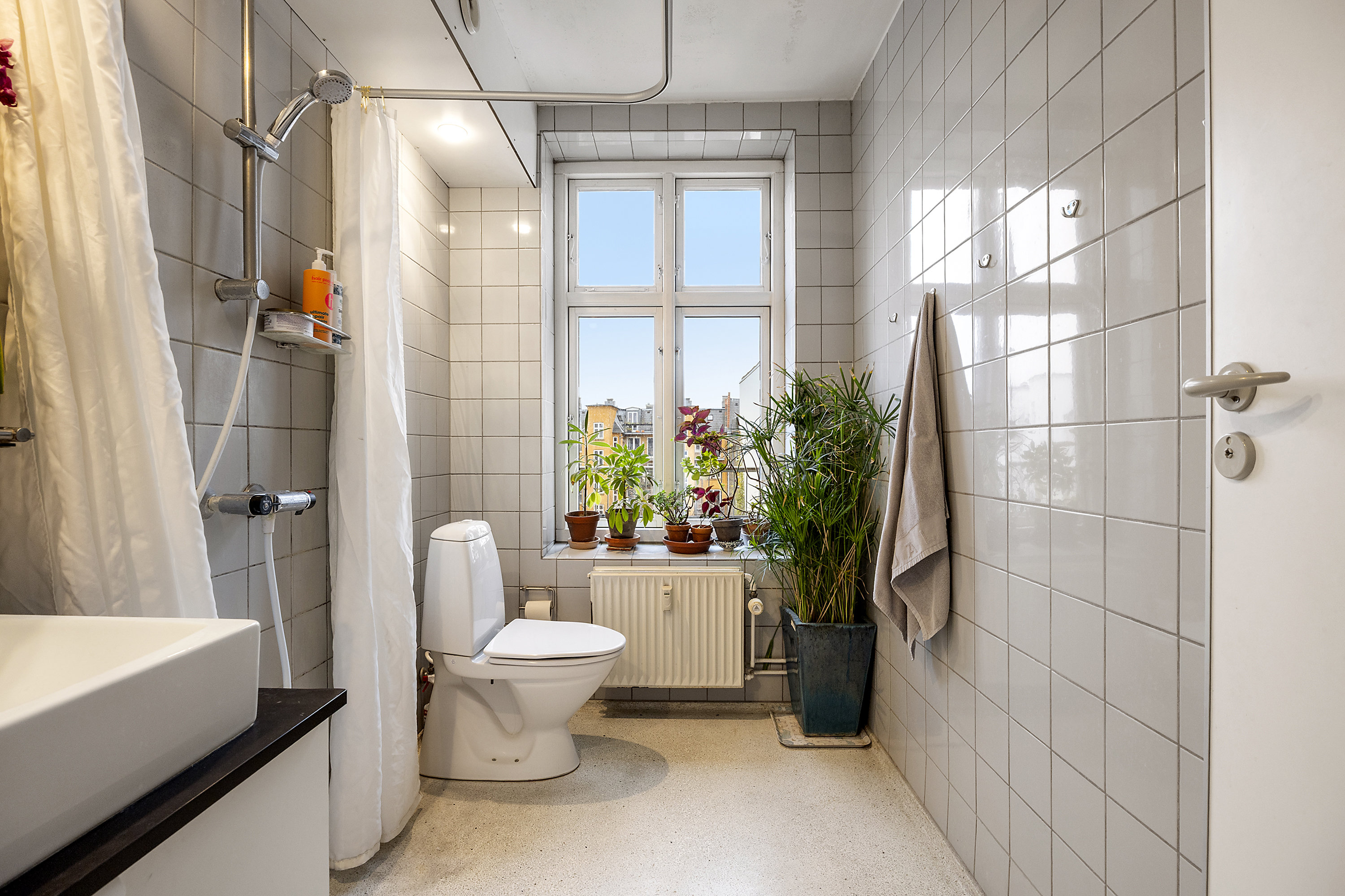 Fremhævet badeværelse billede i fuldskærmstilstand. Billede af Nørre Søgade 45, 4. th., 1370 København K