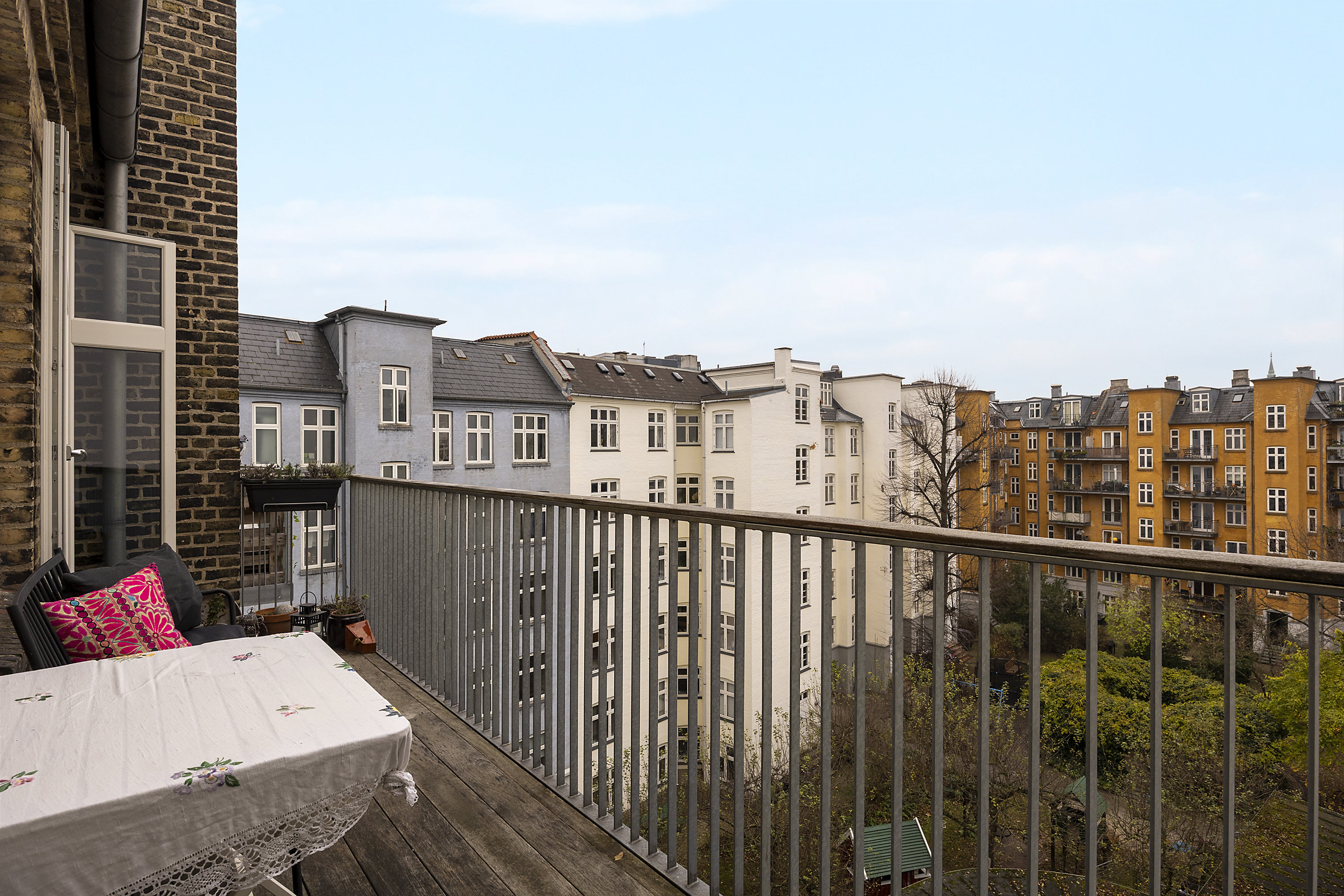 Fremhævet altan billede i fuldskærmstilstand. Billede af Nørre Søgade 45, 4. th., 1370 København K