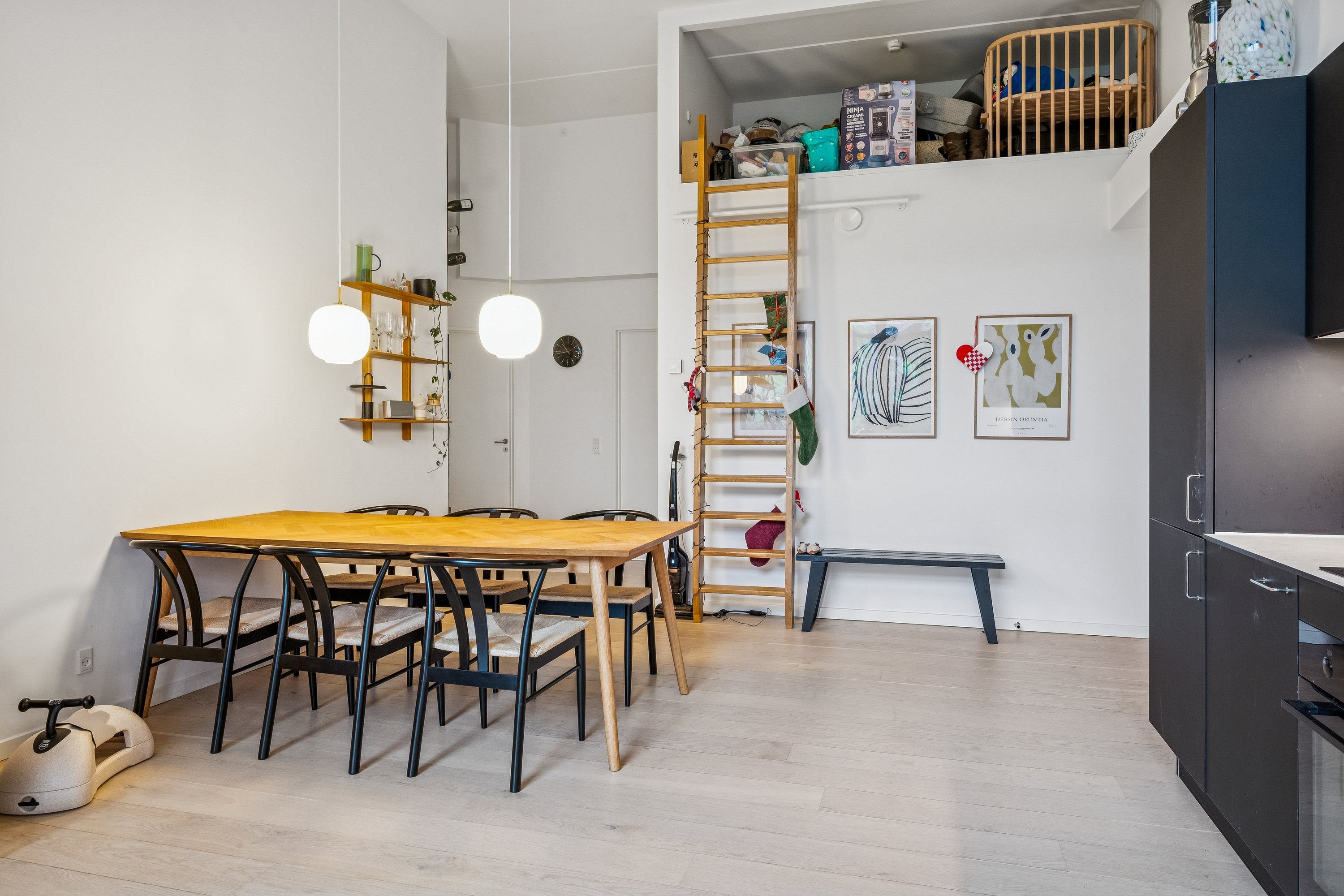 Fremhævet stue billede i fuldskærmstilstand. Billede af Irma Pedersens Gade 154, st.. 3., 8000 Aarhus C