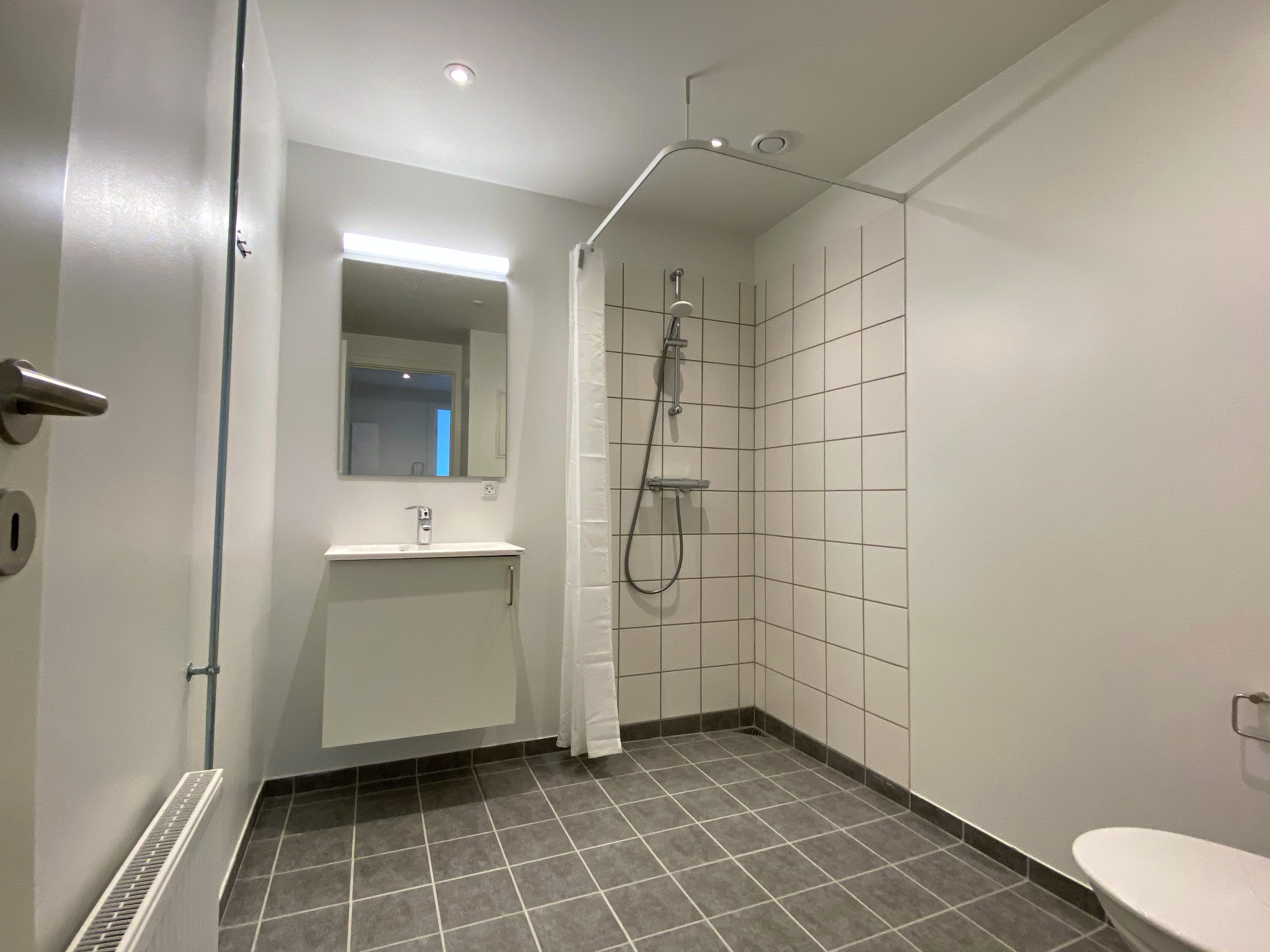 Fremhævet badeværelse billede i fuldskærmstilstand. Billede af Rytterkasernen 1, 1. 1., 5000 Odense C