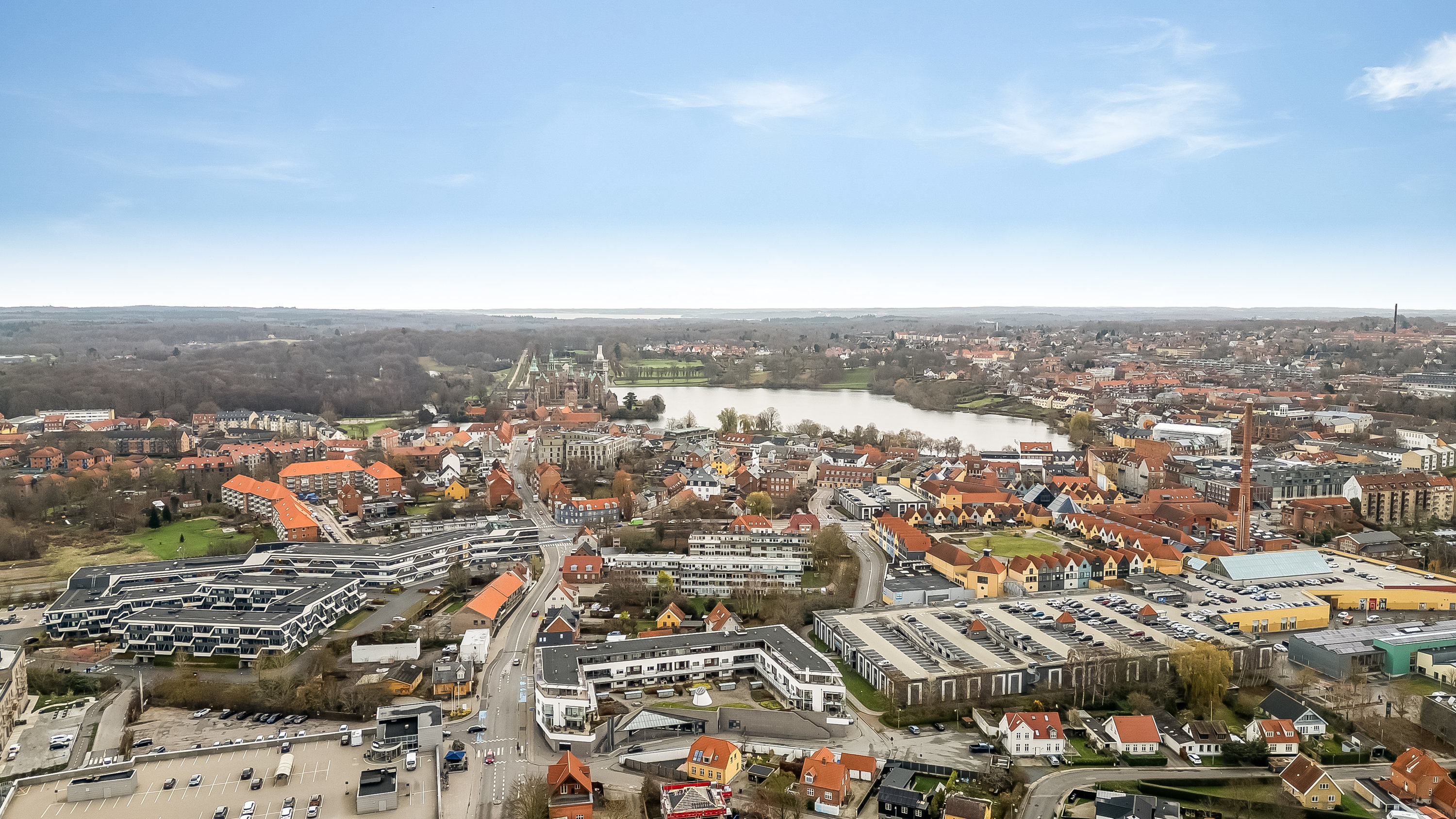 Fremhævet luftfoto billede i fuldskærmstilstand. Billede af Trollesvej 4, 1. 16., 3400 Hillerød