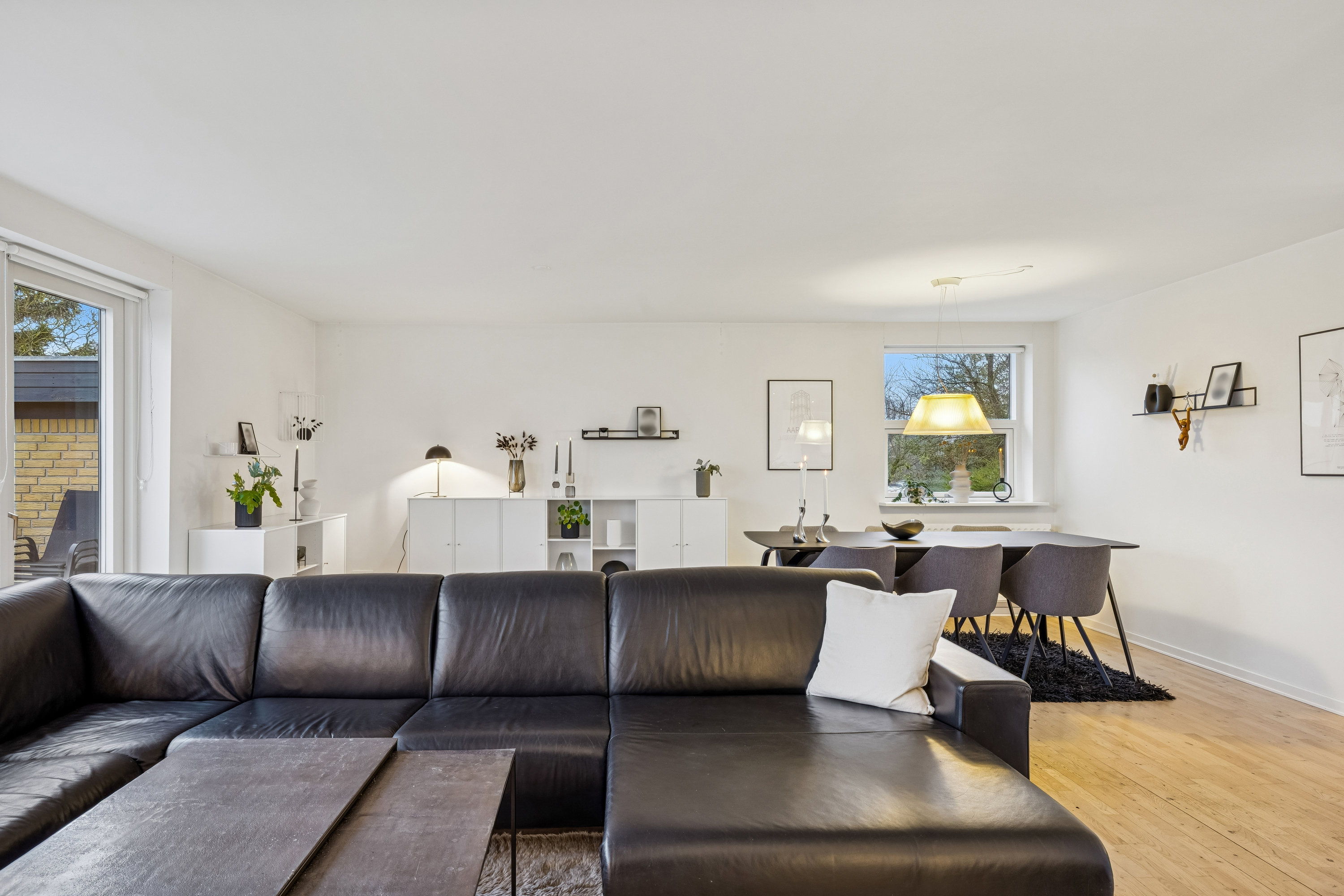 Fremhævet stue billede i fuldskærmstilstand. Billede af Kløvervangen 20, 8541 Skødstrup