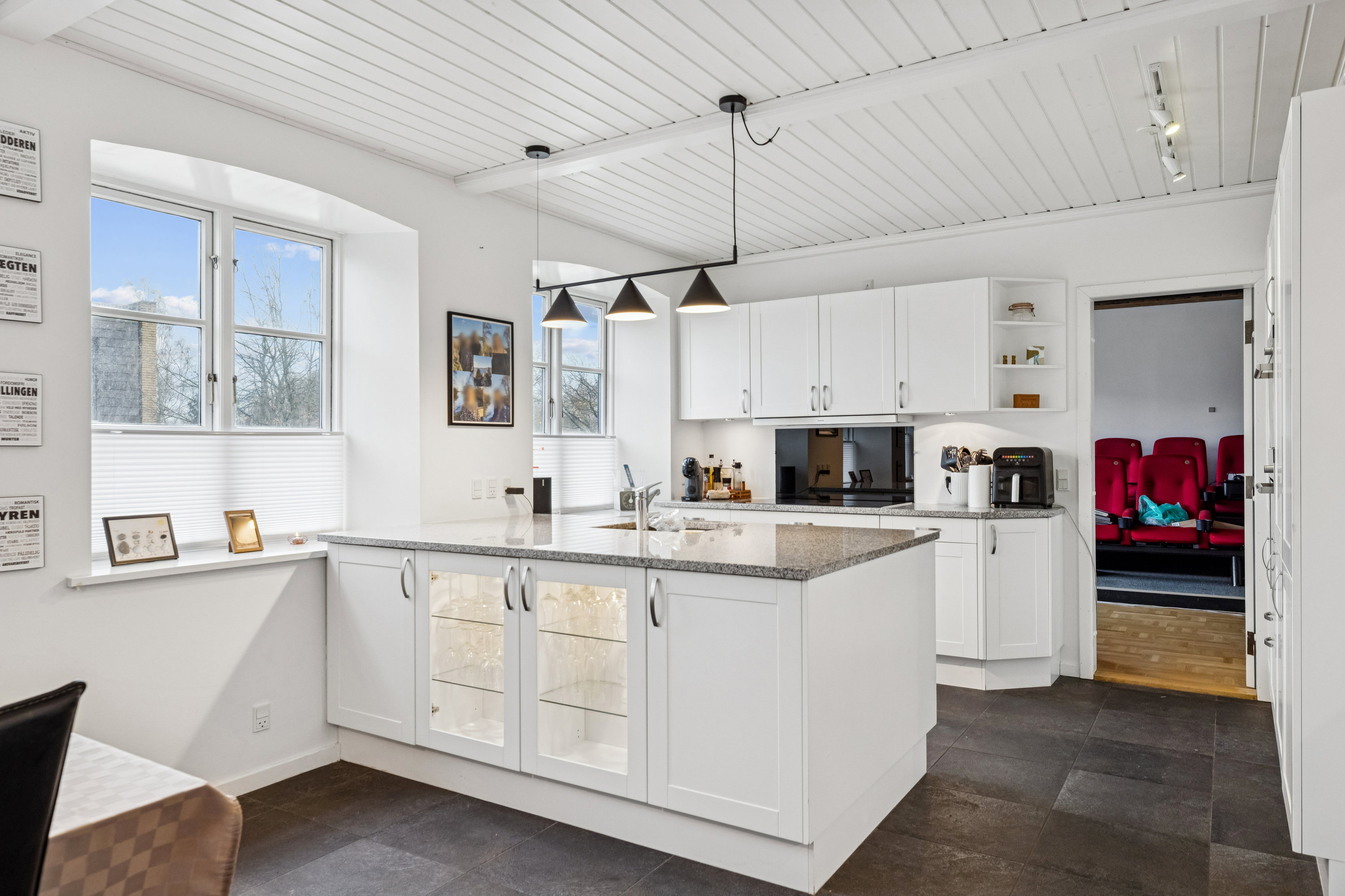 Fremhævet køkken billede i fuldskærmstilstand. Billede af Storegade 26, 6310 Broager