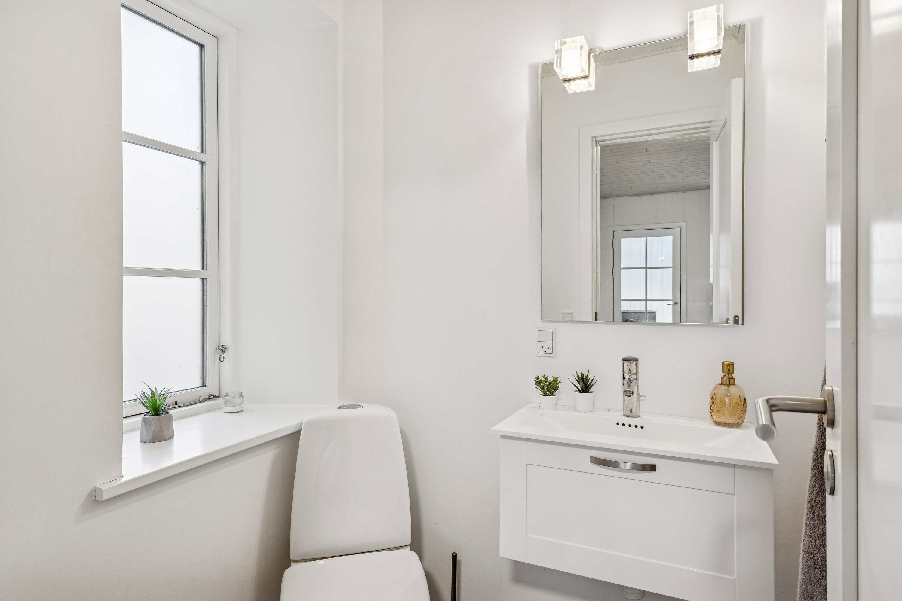 Fremhævet badeværelse billede i fuldskærmstilstand. Billede af Storegade 26, 6310 Broager