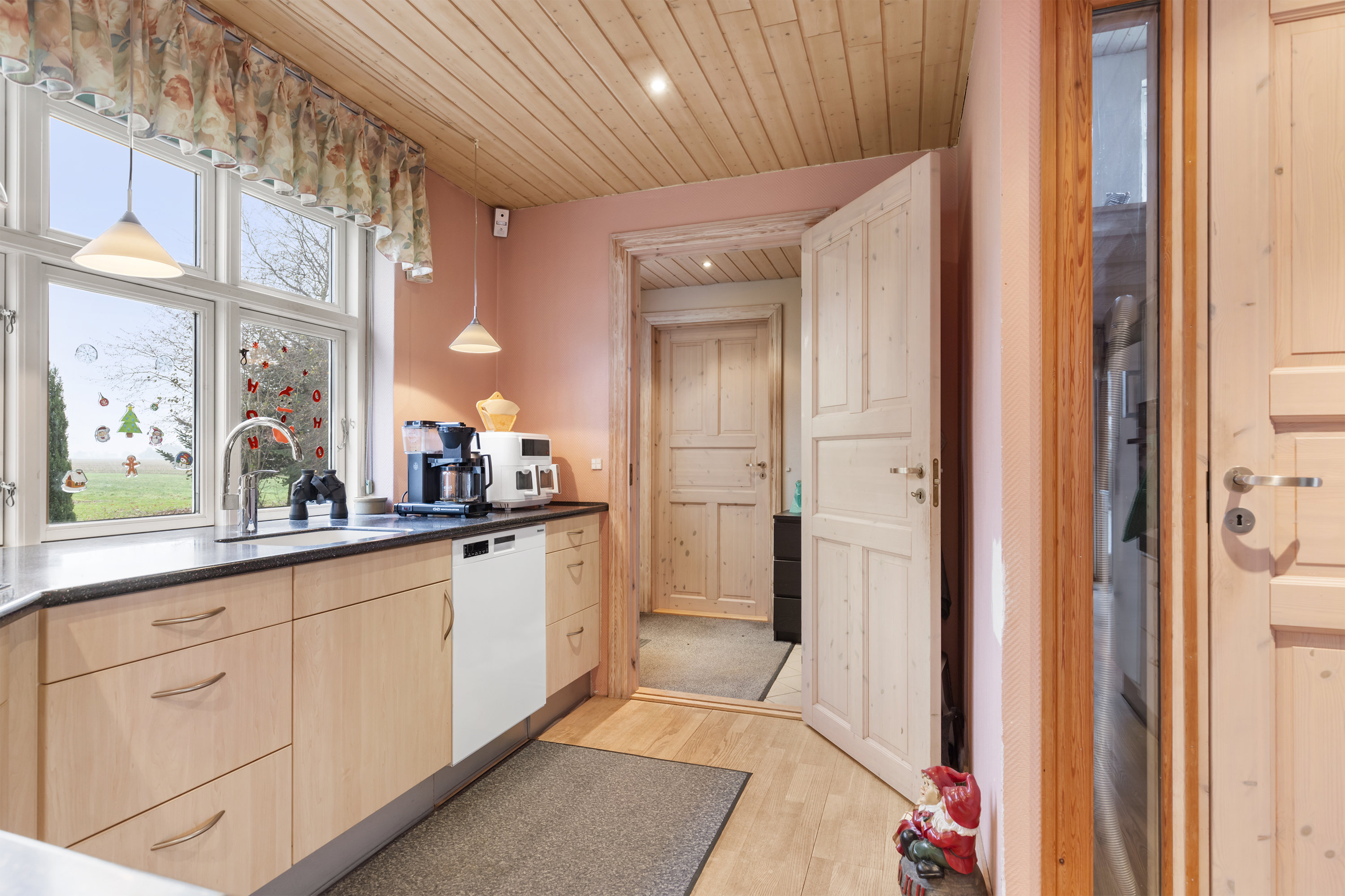 Fremhævet køkken billede i fuldskærmstilstand. Billede af Smalskiftevej 44, 9382 Tylstrup