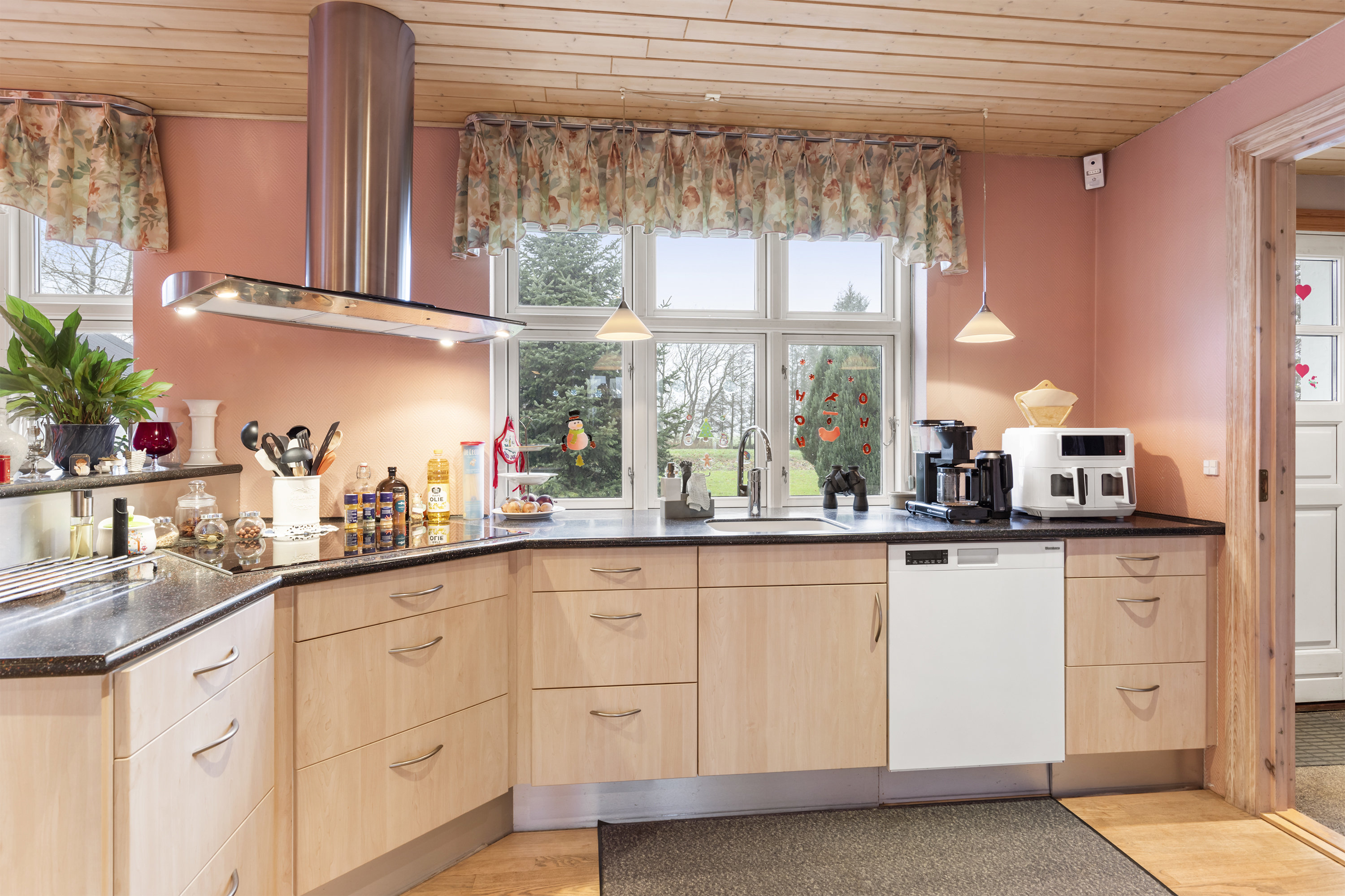 Miniaturebillede 1: køkken. Billede af Smalskiftevej 44, 9382 Tylstrup