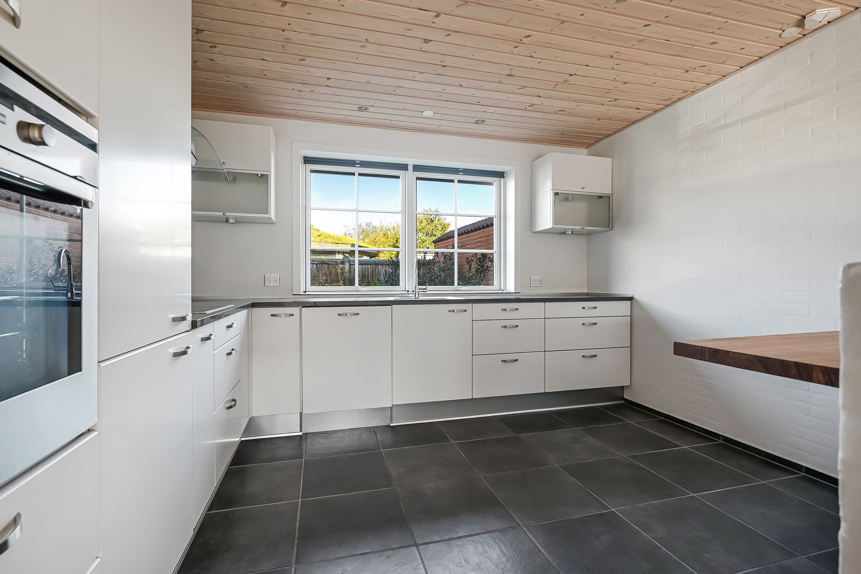 Fremhævet køkken billede i fuldskærmstilstand. Billede af Løvsangervej 8, 7600 Struer