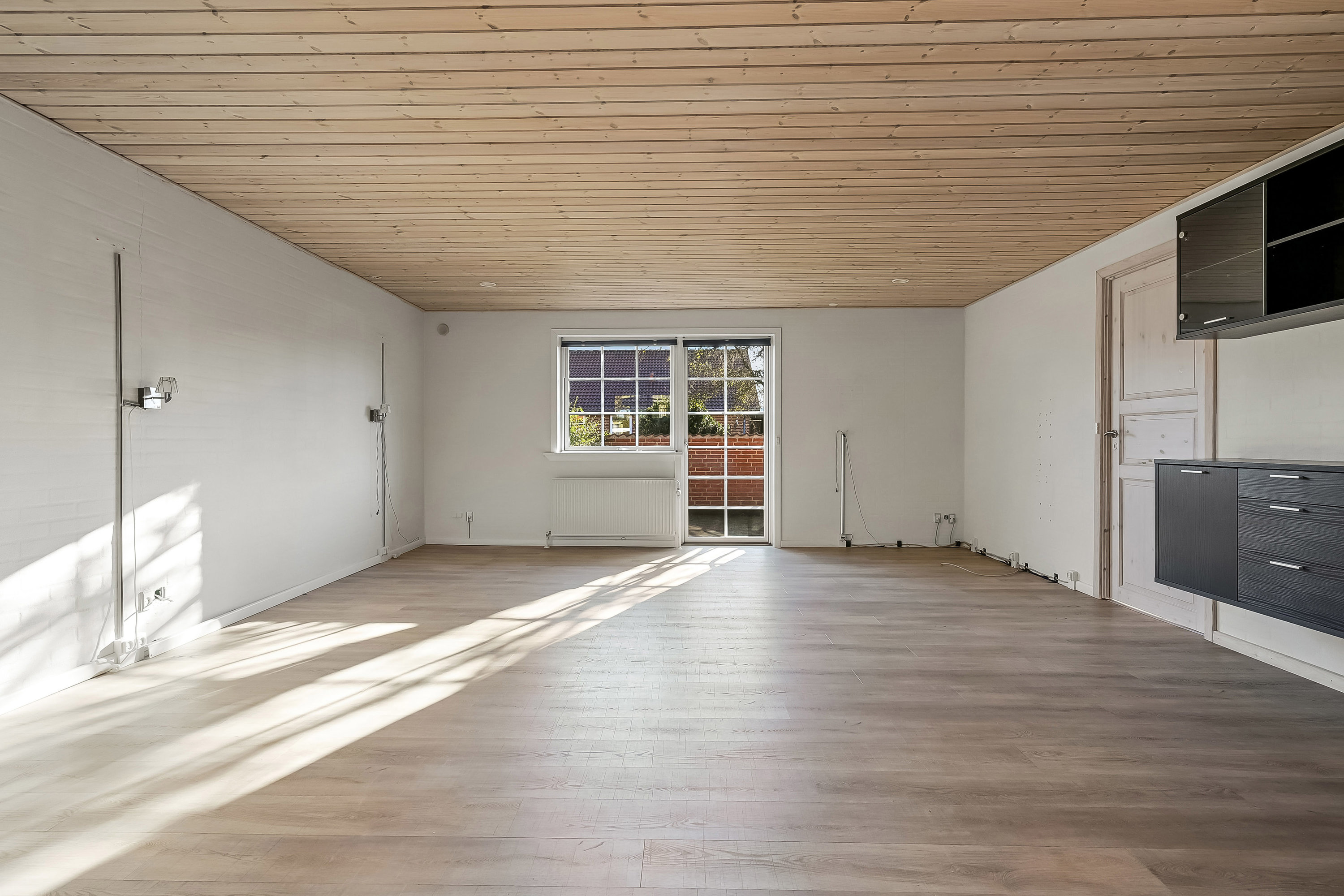 Fremhævet stue billede i fuldskærmstilstand. Billede af Løvsangervej 8, 7600 Struer