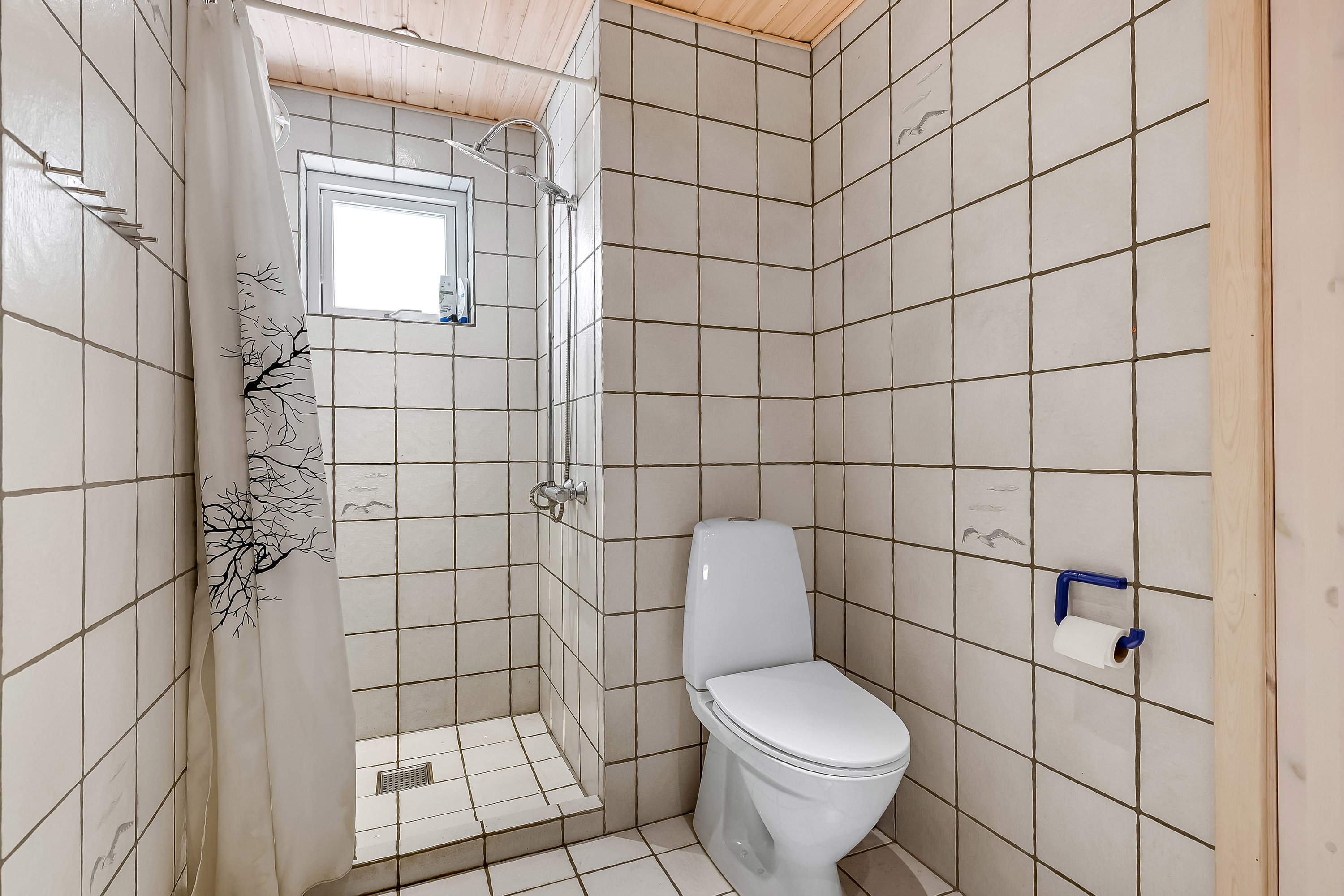 Fremhævet toilet billede i fuldskærmstilstand. Billede af Løvsangervej 8, 7600 Struer