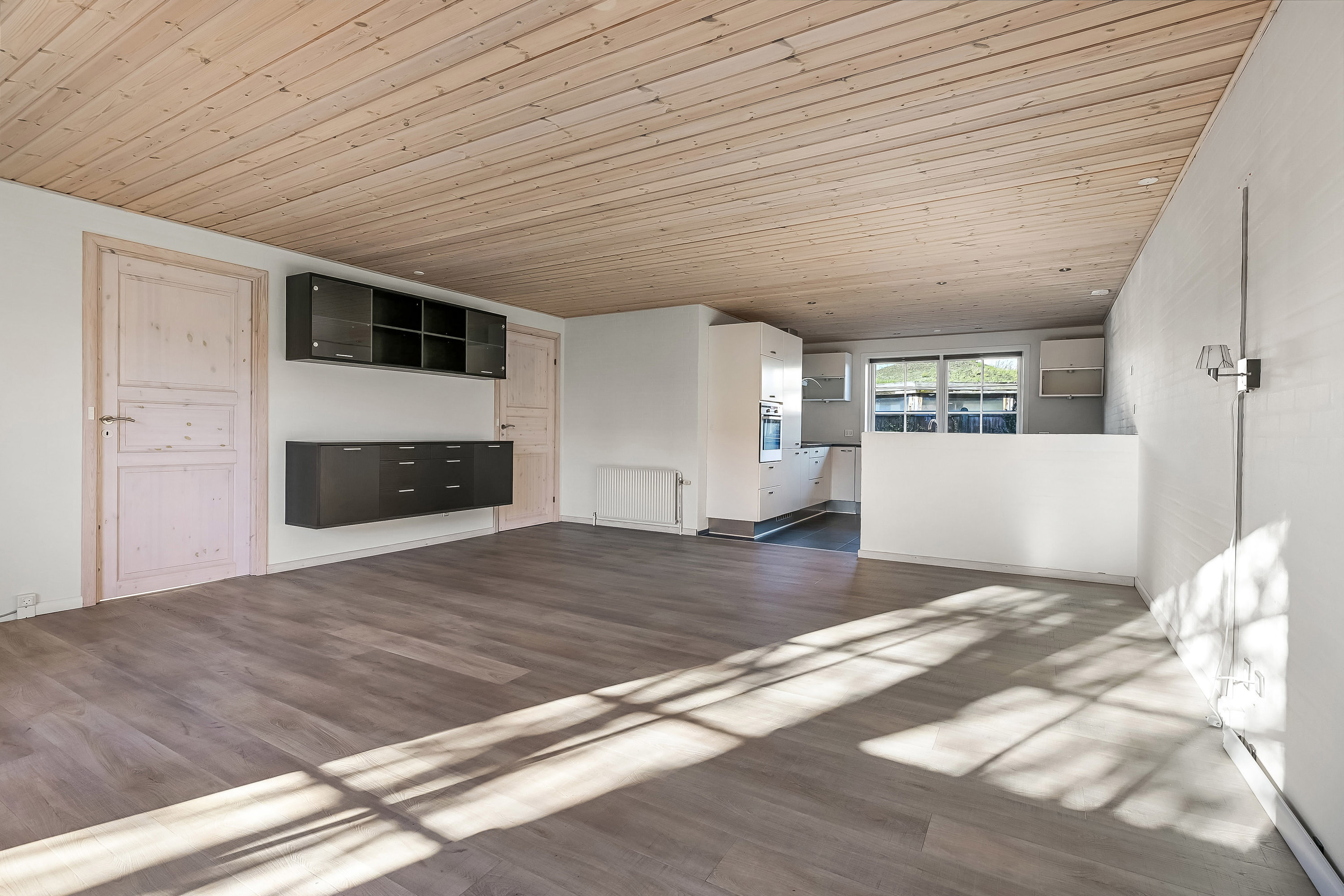 Fremhævet køkken billede i fuldskærmstilstand. Billede af Løvsangervej 8, 7600 Struer