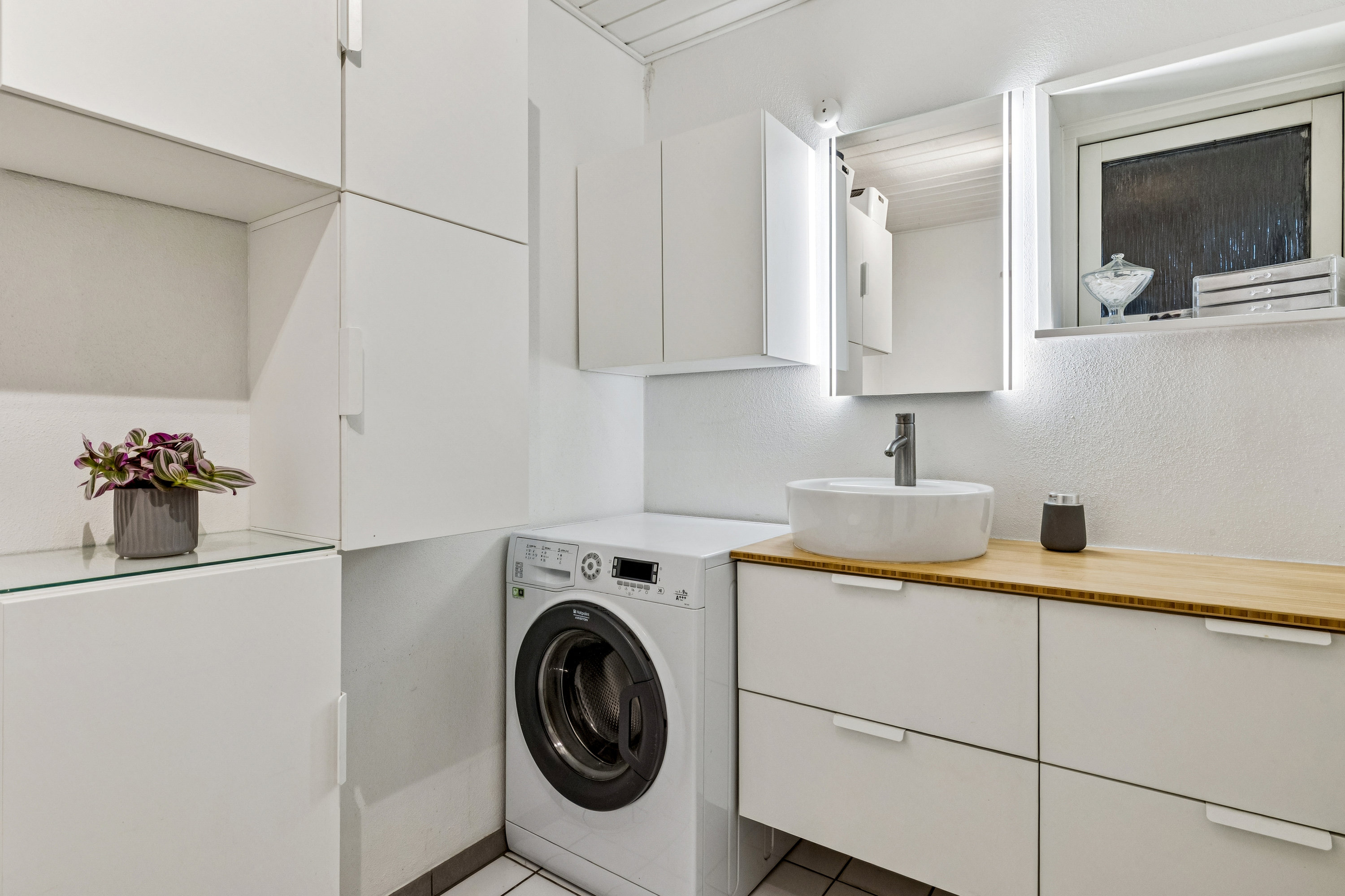 Fremhævet badeværelse billede i fuldskærmstilstand. Billede af Kløvermarken 52D, 9510 Arden