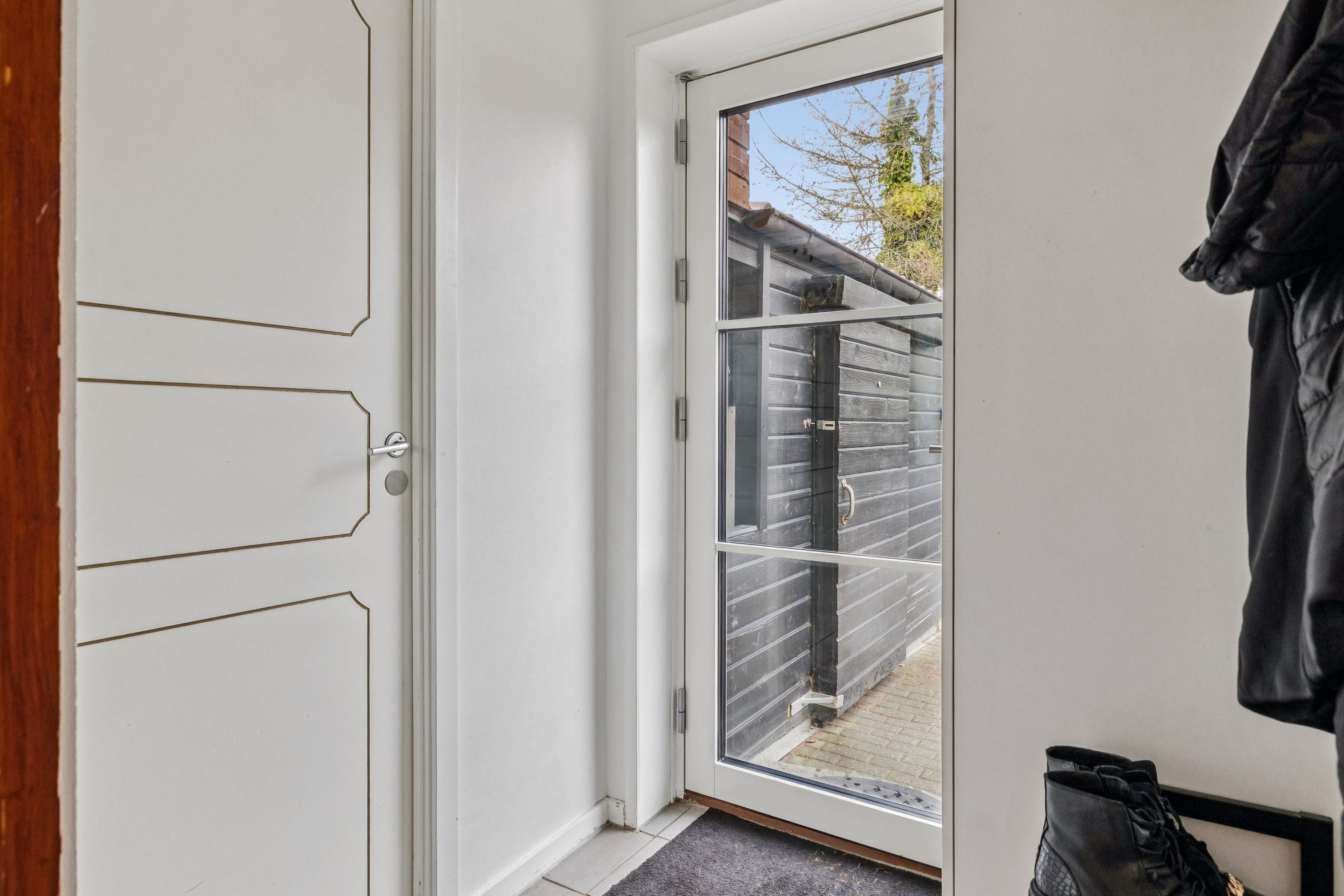 Fremhævet gang billede i fuldskærmstilstand. Billede af Kløvermarken 52D, 9510 Arden