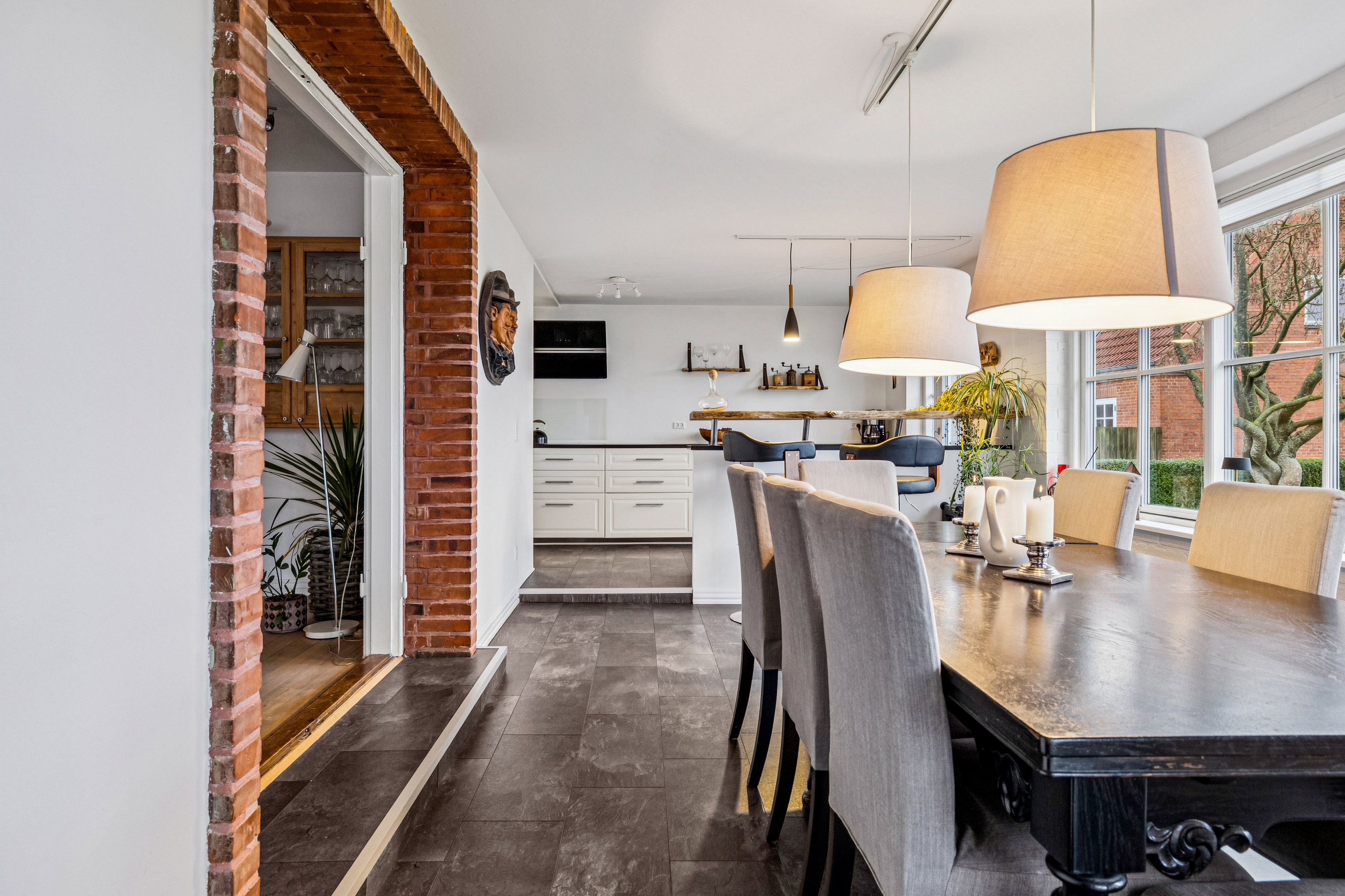 Fremhævet køkken-alrum billede i fuldskærmstilstand. Billede af Håndværkerparken 2A, 9500 Hobro