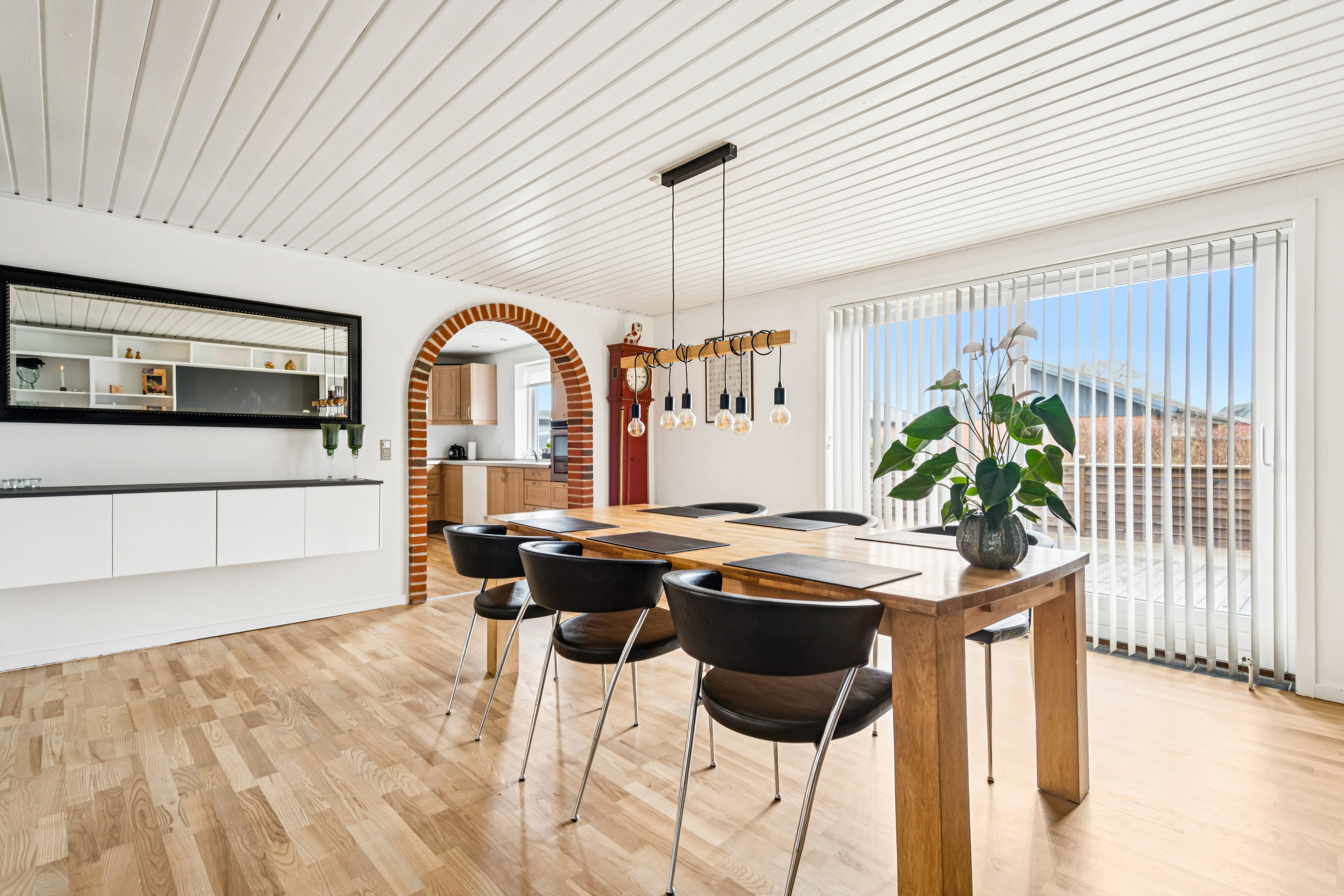 Fremhævet stue billede i fuldskærmstilstand. Billede af Kielgårdsvej 5, Horne, 9850 Hirtshals