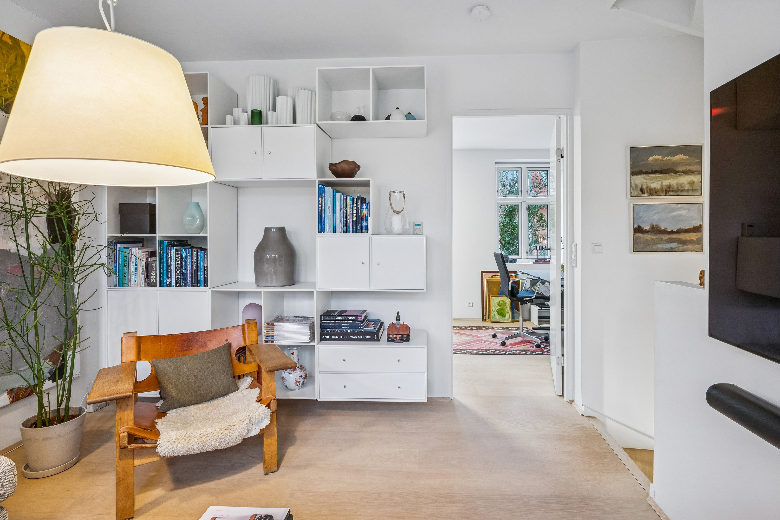 Fremhævet stue billede i fuldskærmstilstand. Billede af Ole Rømers Gade 92, 8000 Aarhus C