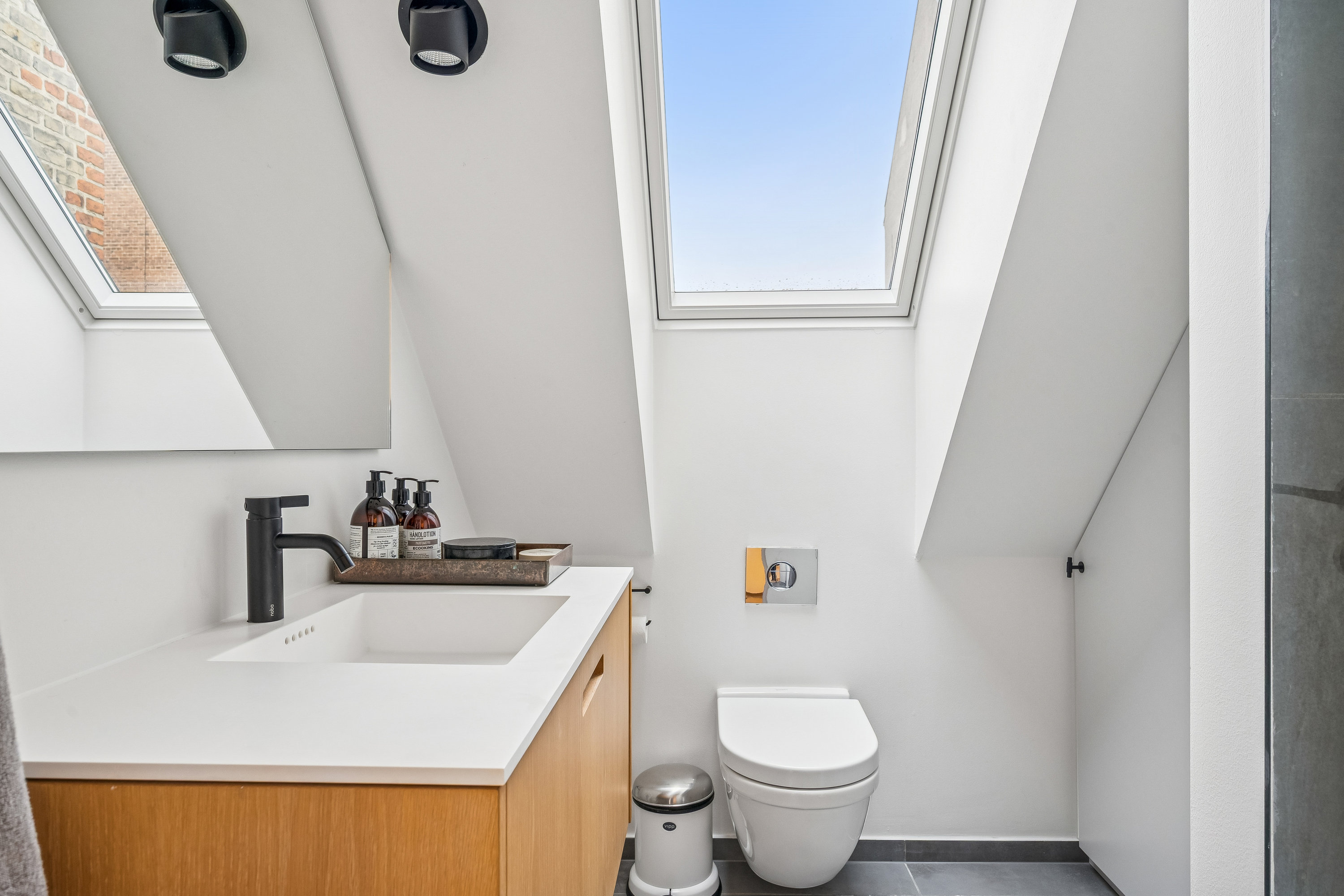 Fremhævet badeværelse billede i fuldskærmstilstand. Billede af Ole Rømers Gade 92, 8000 Aarhus C