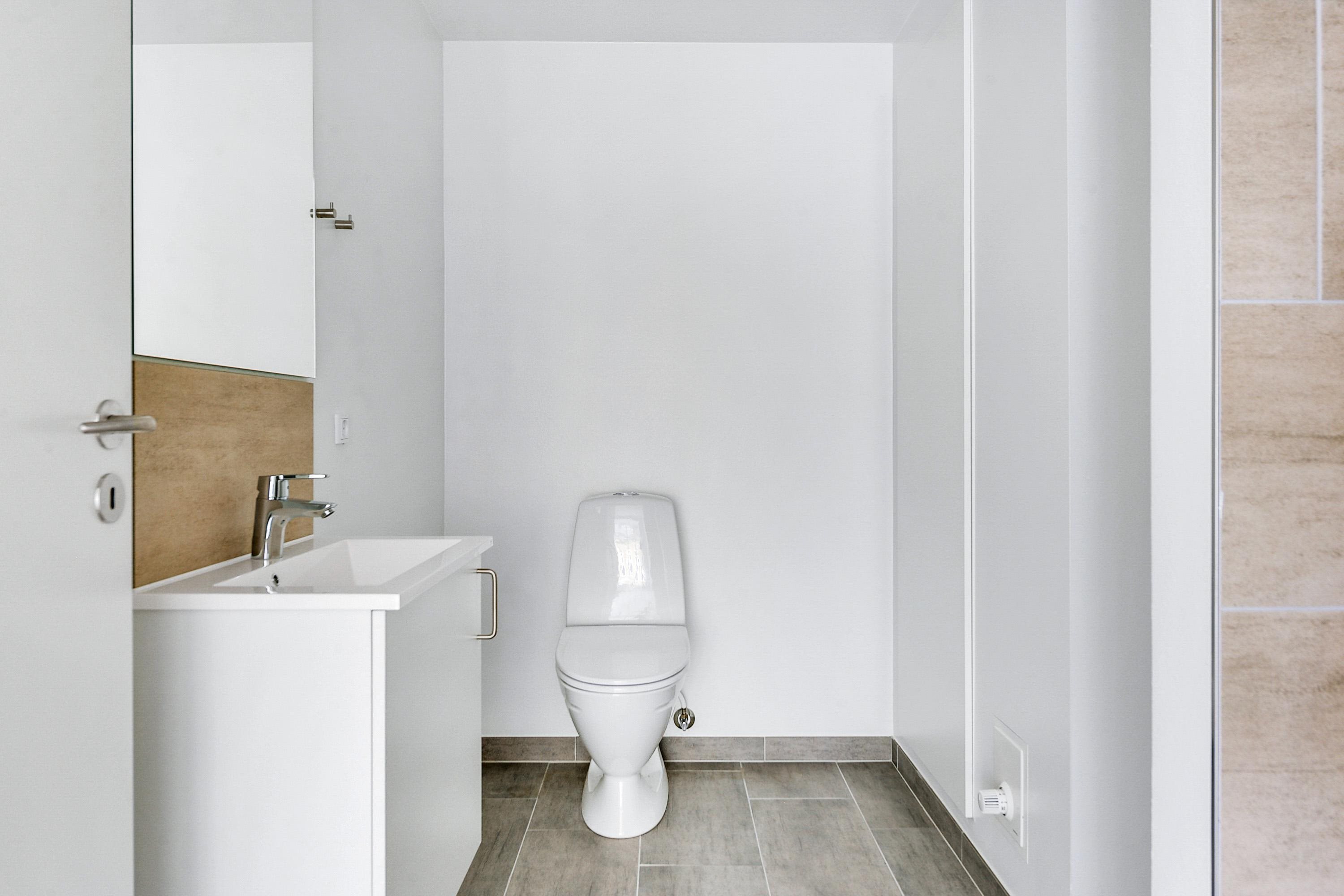 Fremhævet badeværelse billede i fuldskærmstilstand. Billede af Rødegårdsvej 16, 2. tv., 5000 Odense C