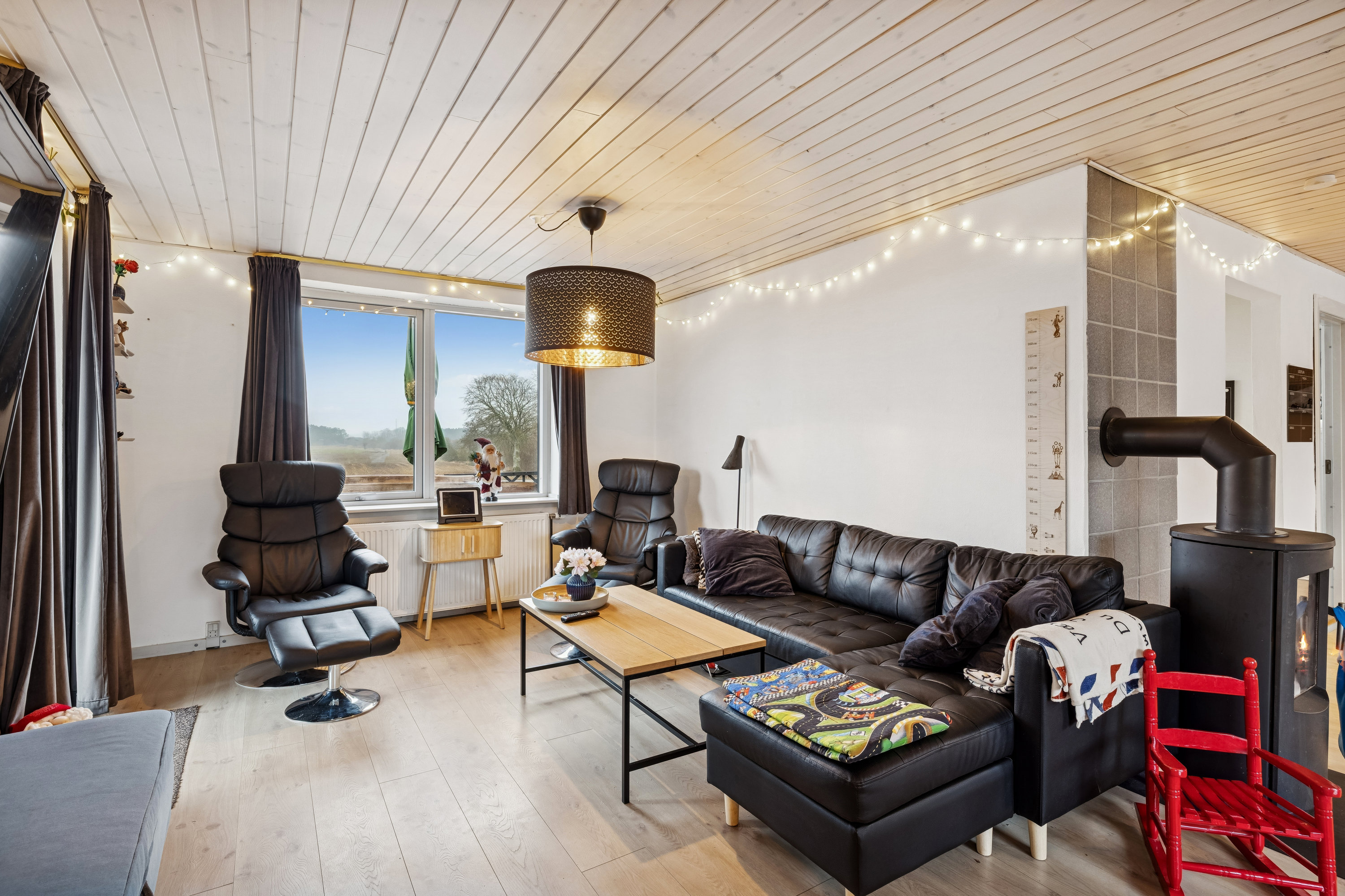 Fremhævet stue billede i fuldskærmstilstand. Billede af Vestergade 83C, 8550 Ryomgård